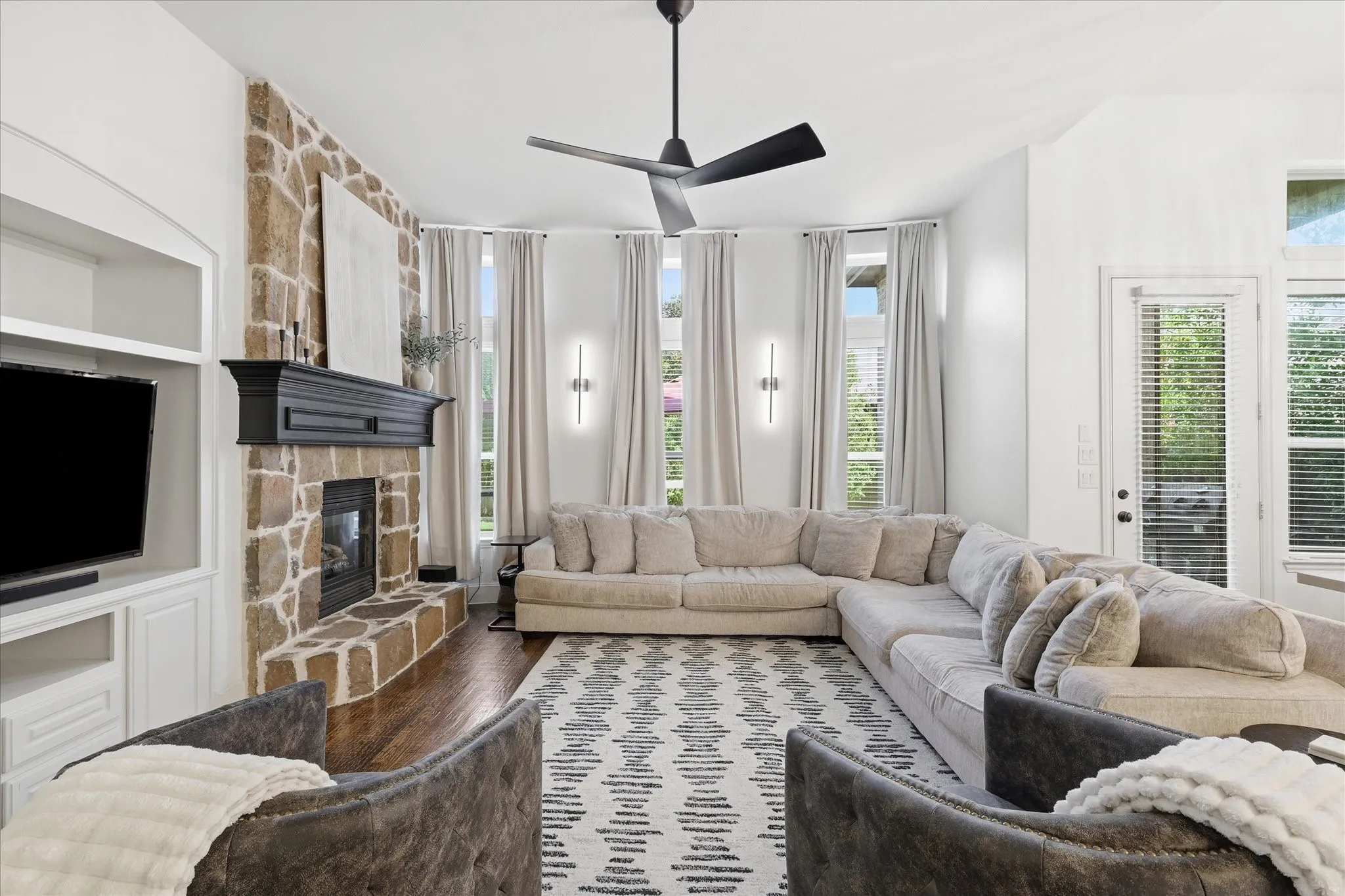 Living room with gas fireplace