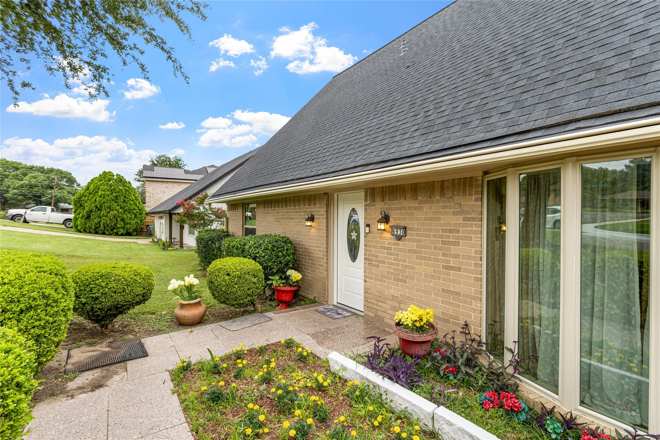 Single Family Residence For Sale in Dallas County , 6930 Trailcrest Drive, Dallas, Texas 75232, 3 Bedroom, 2 Bathroom, 2 Garage spaces, 1,769 Sqft, built in 1968, mls#21345439, Real Estate Agent in Dallas, Homes For Sale in Dallas county, Homes For Sale in Dallas, Realtor in Dallas Texas, Real Estate Brokerage Independent Realty Texas, Luminita Cordes Realtor