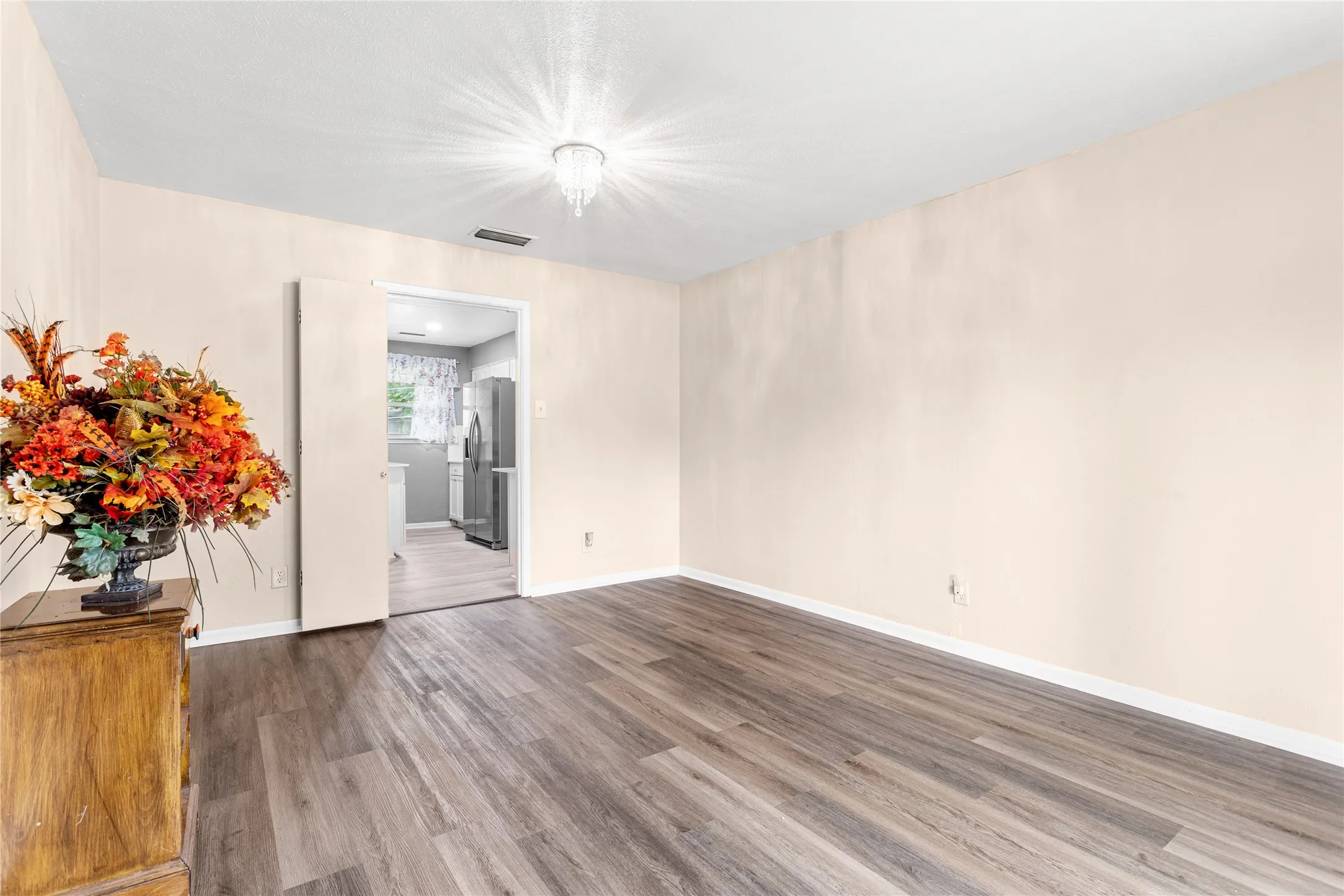 Single Family Residence For Sale in Dallas County , 6930 Trailcrest Drive, Dallas, Texas 75232, 3 Bedroom, 2 Bathroom, 2 Garage spaces, 1,769 Sqft, built in 1968, mls#21345439, Real Estate Agent in Dallas, Homes For Sale in Dallas county, Homes For Sale in Dallas, Realtor in Dallas Texas, Real Estate Brokerage Independent Realty Texas, Luminita Cordes Realtor