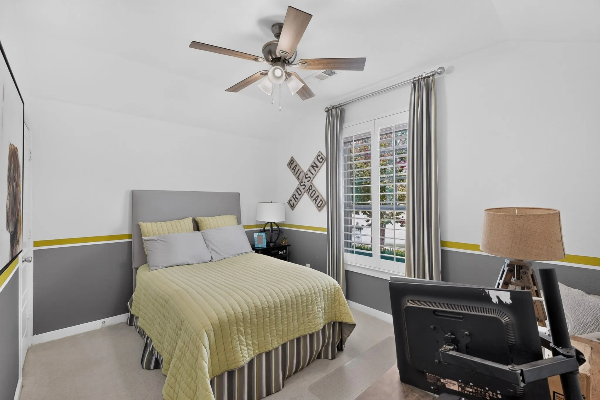 2nd bedroom