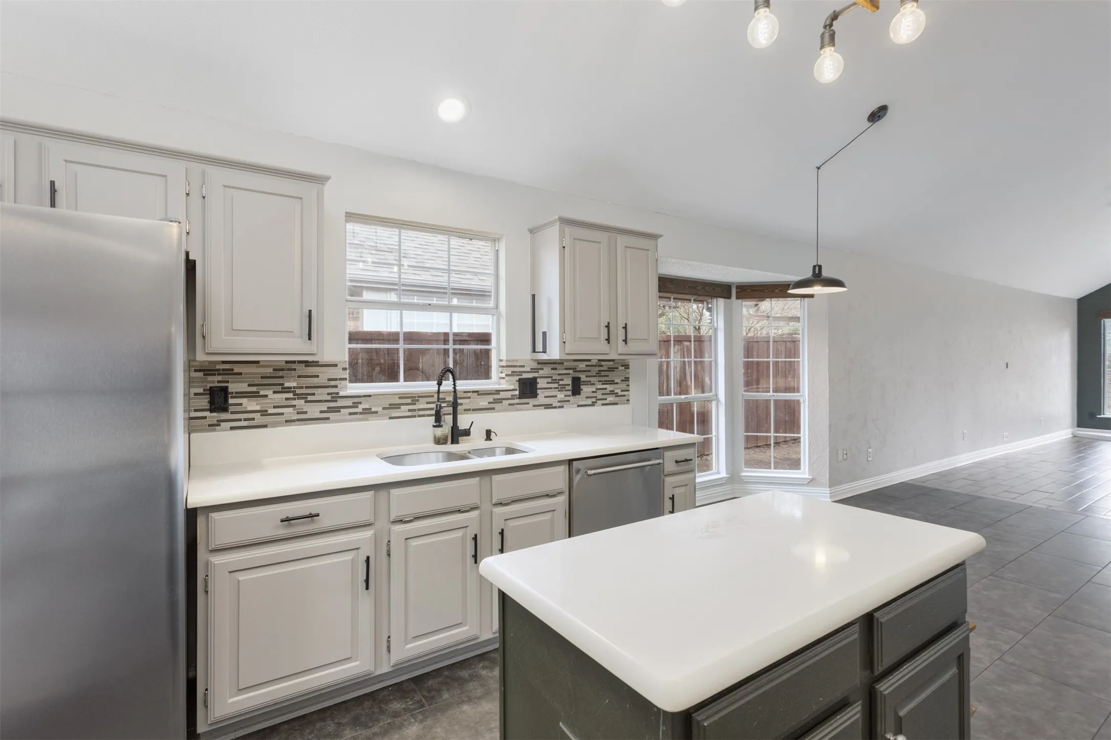Single Family Residence For Sale in Denton County , 5204 Valleydale Drive, Flower Mound, Texas 75028, 3 Bedroom, 2 Bathroom, 2 Garage spaces, 2,104 Sqft, built in 1989, mls#21345012, Real Estate Agent in Flower Mound, Homes For Sale in Denton county, Homes For Sale in Flower Mound, Realtor in Flower Mound Texas, Real Estate Brokerage Independent Realty Texas, Luminita Cordes Realtor