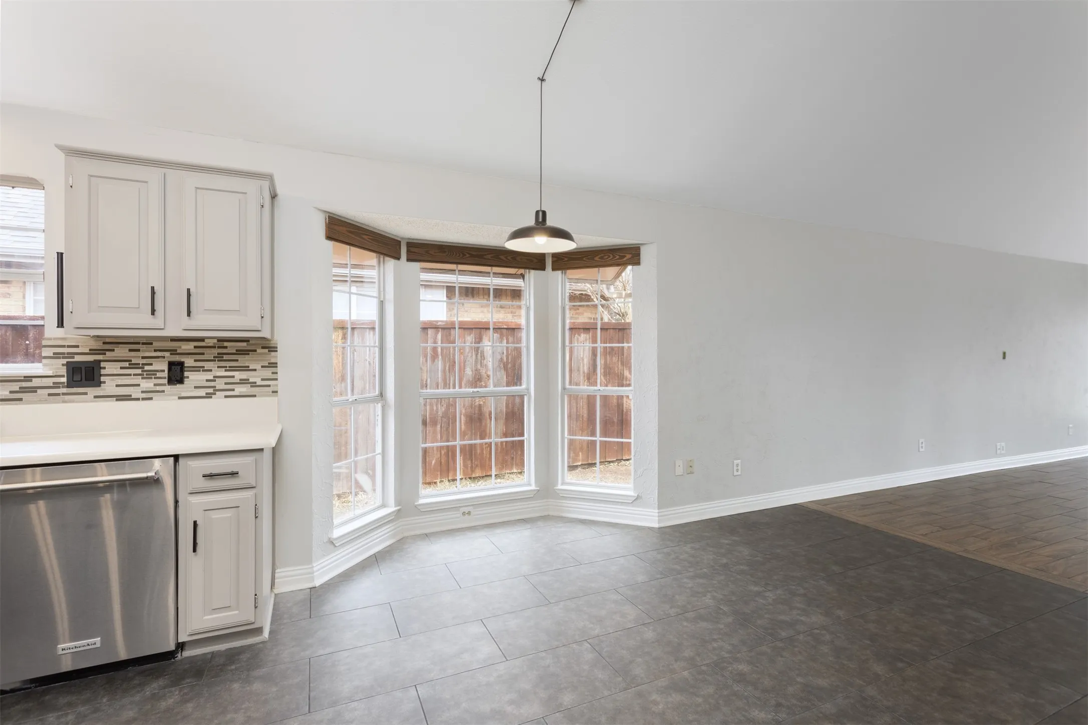 Single Family Residence For Sale in Denton County , 5204 Valleydale Drive, Flower Mound, Texas 75028, 3 Bedroom, 2 Bathroom, 2 Garage spaces, 2,104 Sqft, built in 1989, mls#21345012, Real Estate Agent in Flower Mound, Homes For Sale in Denton county, Homes For Sale in Flower Mound, Realtor in Flower Mound Texas, Real Estate Brokerage Independent Realty Texas, Luminita Cordes Realtor