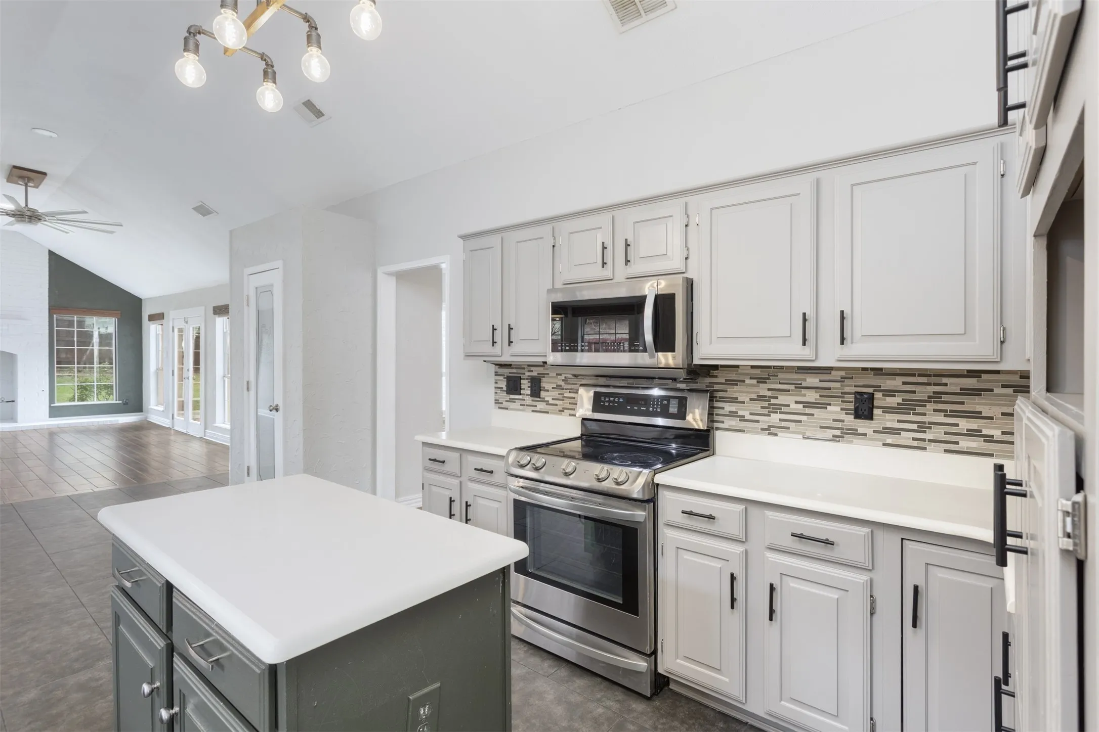 Single Family Residence For Sale in Denton County , 5204 Valleydale Drive, Flower Mound, Texas 75028, 3 Bedroom, 2 Bathroom, 2 Garage spaces, 2,104 Sqft, built in 1989, mls#21345012, Real Estate Agent in Flower Mound, Homes For Sale in Denton county, Homes For Sale in Flower Mound, Realtor in Flower Mound Texas, Real Estate Brokerage Independent Realty Texas, Luminita Cordes Realtor