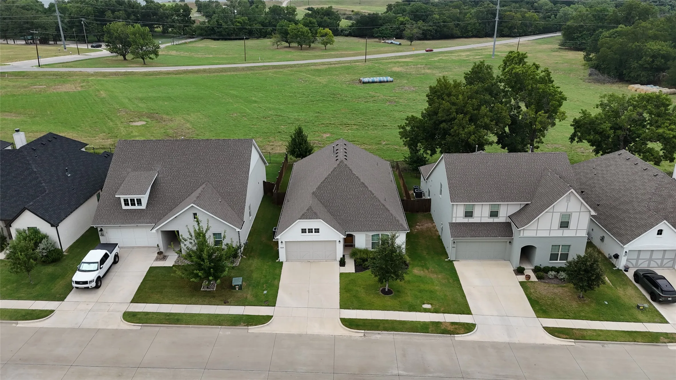 Single Family Residence For Sale in Parker County , 1009 Brown Valley Trail, Weatherford, Texas 76087, 3 Bedroom, 2 Bathroom, 2 Garage spaces, 2,124 Sqft, built in 2022, mls#21342758, Real Estate Agent in Weatherford, Homes For Sale in Parker county, Homes For Sale in Weatherford, Realtor in Weatherford Texas, Real Estate Brokerage Independent Realty Texas, Luminita Cordes Realtor