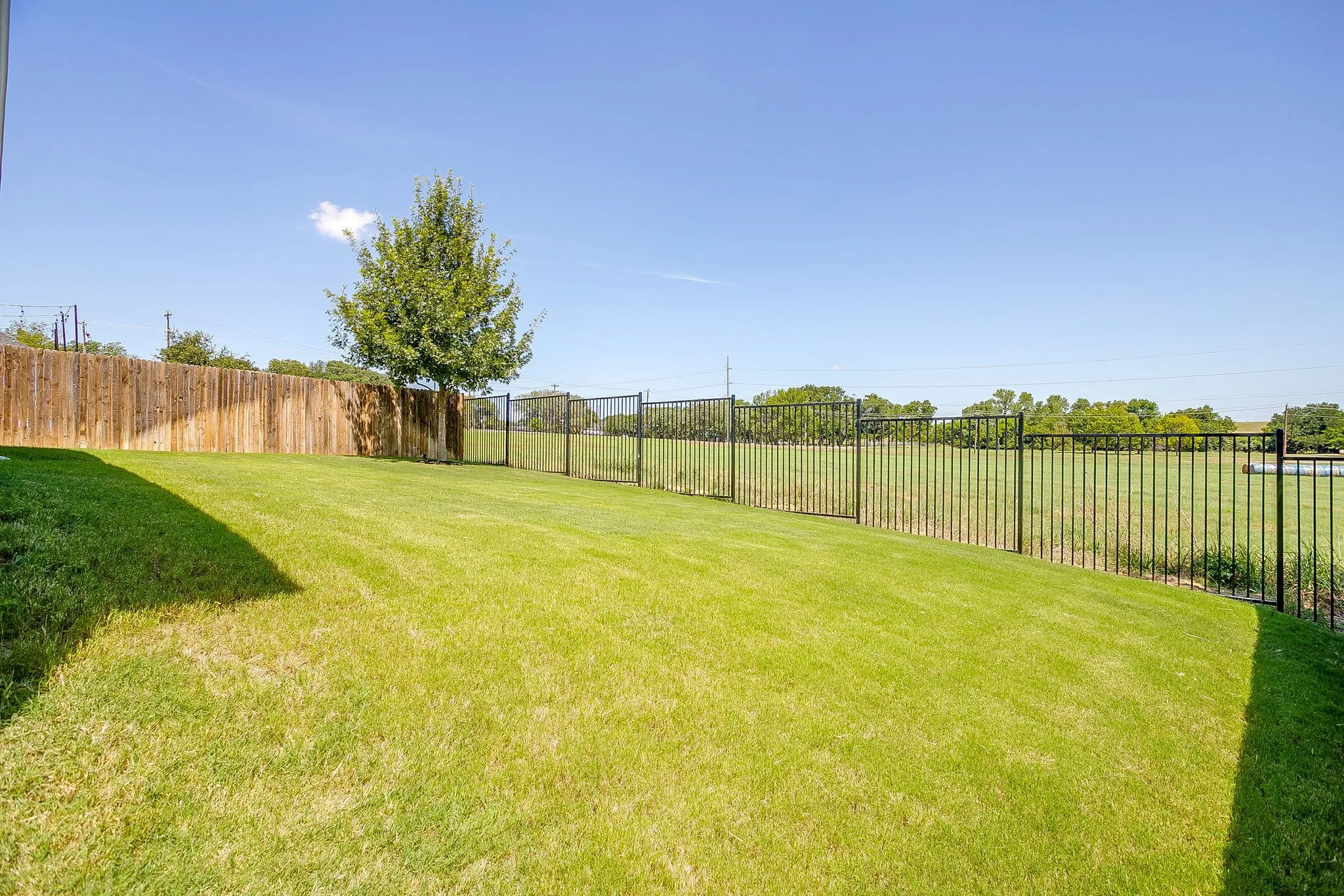 Single Family Residence For Sale in Parker County , 1009 Brown Valley Trail, Weatherford, Texas 76087, 3 Bedroom, 2 Bathroom, 2 Garage spaces, 2,124 Sqft, built in 2022, mls#21342758, Real Estate Agent in Weatherford, Homes For Sale in Parker county, Homes For Sale in Weatherford, Realtor in Weatherford Texas, Real Estate Brokerage Independent Realty Texas, Luminita Cordes Realtor