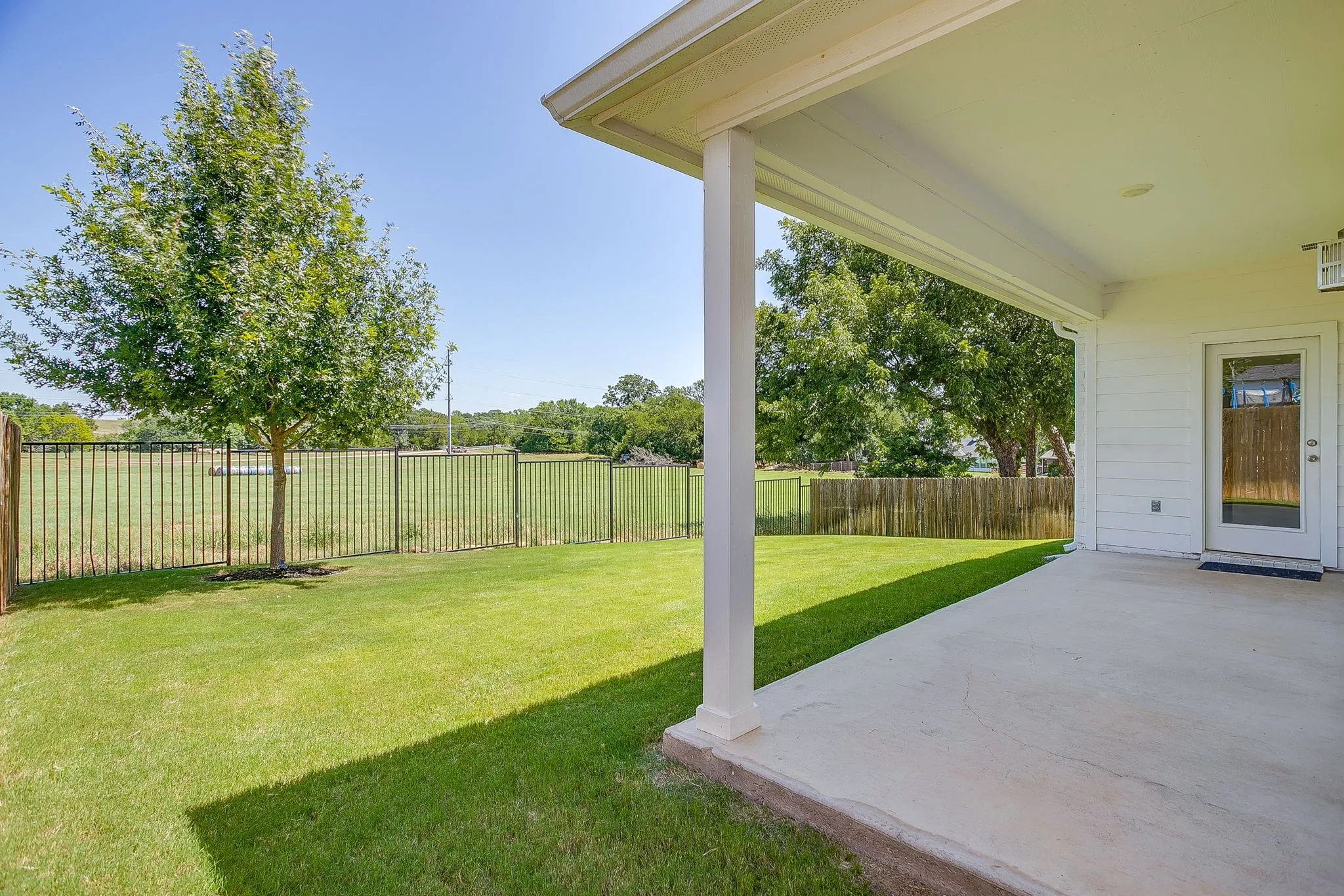 Single Family Residence For Sale in Parker County , 1009 Brown Valley Trail, Weatherford, Texas 76087, 3 Bedroom, 2 Bathroom, 2 Garage spaces, 2,124 Sqft, built in 2022, mls#21342758, Real Estate Agent in Weatherford, Homes For Sale in Parker county, Homes For Sale in Weatherford, Realtor in Weatherford Texas, Real Estate Brokerage Independent Realty Texas, Luminita Cordes Realtor