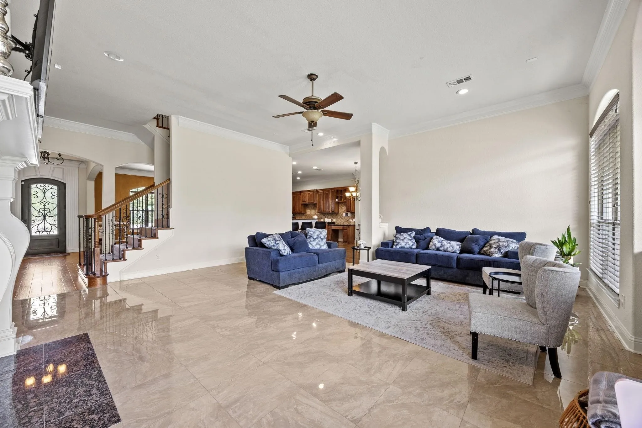 Single Family Residence For Sale in Dallas County , 804 Bentwater Parkway, Grand Prairie, Texas 75104, 5 Bedroom, 6 Bathroom, 3 Garage spaces, 4,037 Sqft, built in 2007, mls#21345084, Real Estate Agent in Grand Prairie, Homes For Sale in Dallas county, Homes For Sale in Grand Prairie, Realtor in Grand Prairie Texas, Real Estate Brokerage Independent Realty Texas, Luminita Cordes Realtor
