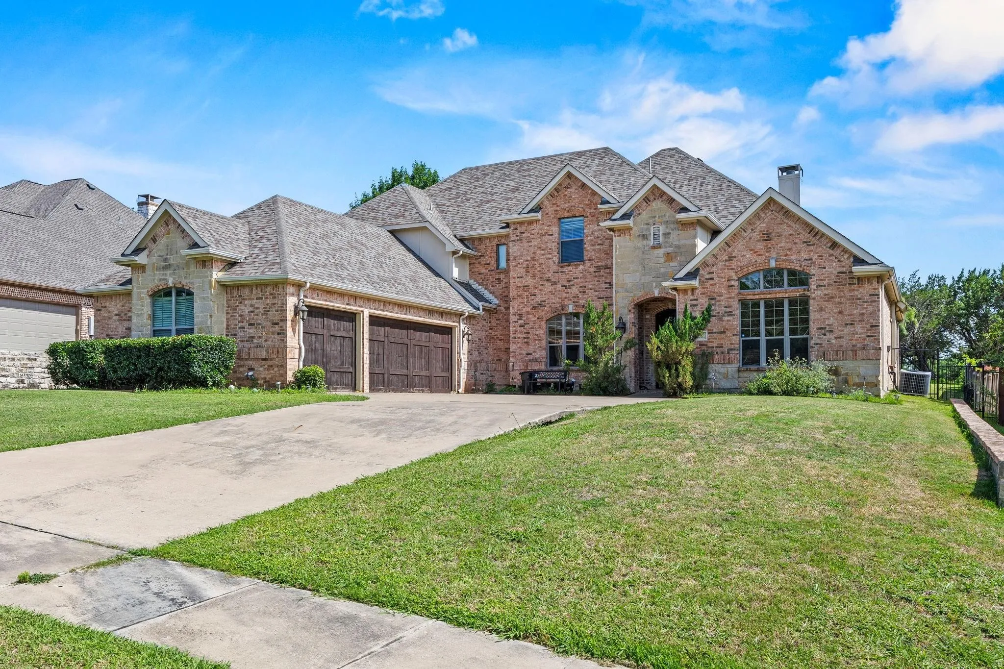 Single Family Residence For Sale in Dallas County , 804 Bentwater Parkway, Grand Prairie, Texas 75104, 5 Bedroom, 6 Bathroom, 3 Garage spaces, 4,037 Sqft, built in 2007, mls#21345084, Real Estate Agent in Grand Prairie, Homes For Sale in Dallas county, Homes For Sale in Grand Prairie, Realtor in Grand Prairie Texas, Real Estate Brokerage Independent Realty Texas, Luminita Cordes Realtor