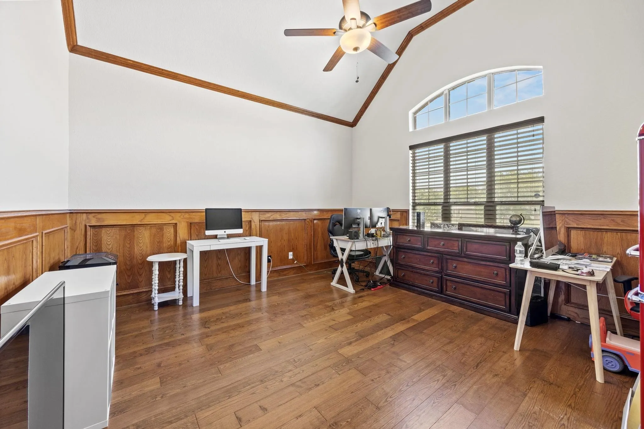 Single Family Residence For Sale in Dallas County , 804 Bentwater Parkway, Grand Prairie, Texas 75104, 5 Bedroom, 6 Bathroom, 3 Garage spaces, 4,037 Sqft, built in 2007, mls#21345084, Real Estate Agent in Grand Prairie, Homes For Sale in Dallas county, Homes For Sale in Grand Prairie, Realtor in Grand Prairie Texas, Real Estate Brokerage Independent Realty Texas, Luminita Cordes Realtor