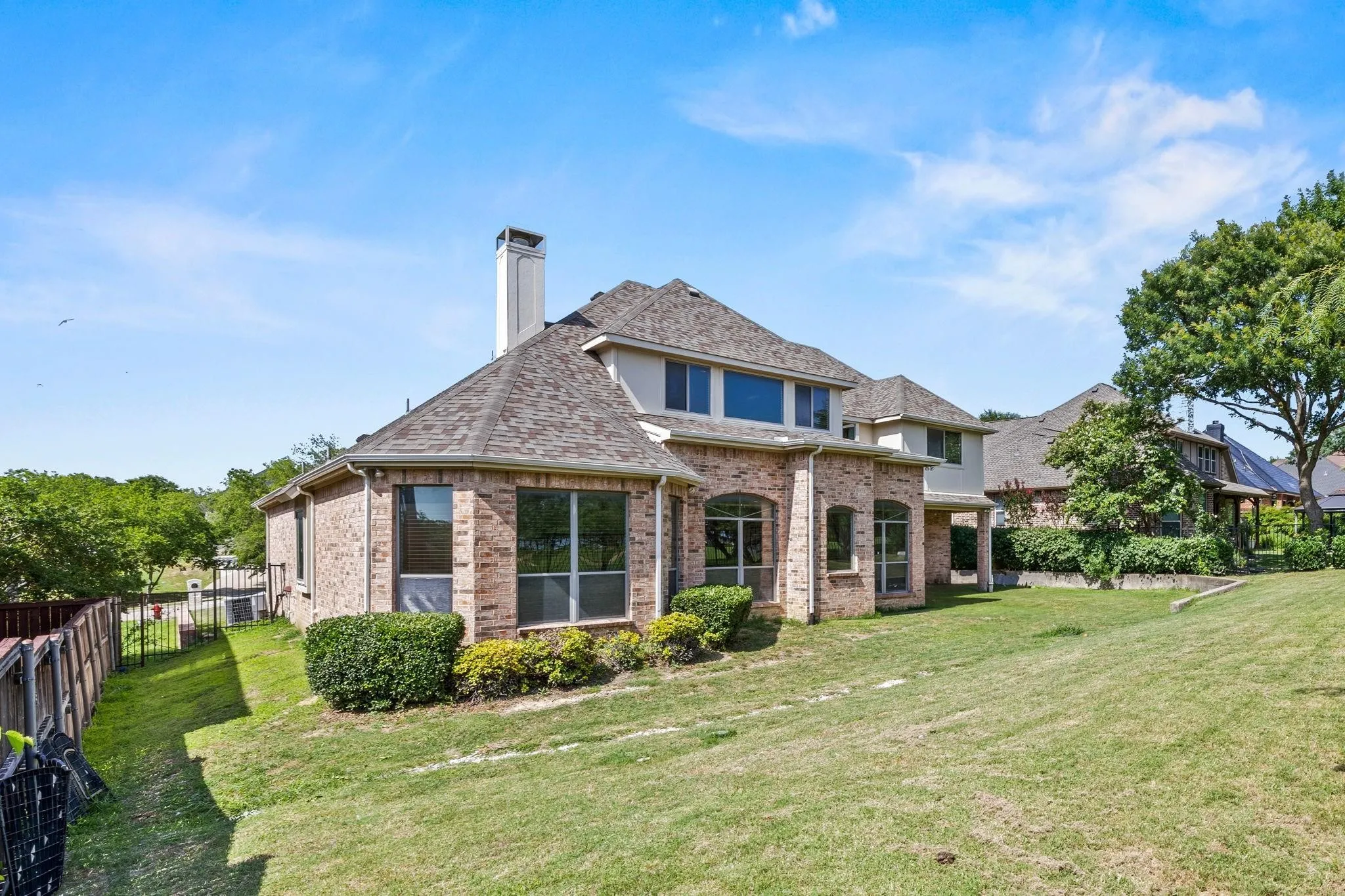 Single Family Residence For Sale in Dallas County , 804 Bentwater Parkway, Grand Prairie, Texas 75104, 5 Bedroom, 6 Bathroom, 3 Garage spaces, 4,037 Sqft, built in 2007, mls#21345084, Real Estate Agent in Grand Prairie, Homes For Sale in Dallas county, Homes For Sale in Grand Prairie, Realtor in Grand Prairie Texas, Real Estate Brokerage Independent Realty Texas, Luminita Cordes Realtor