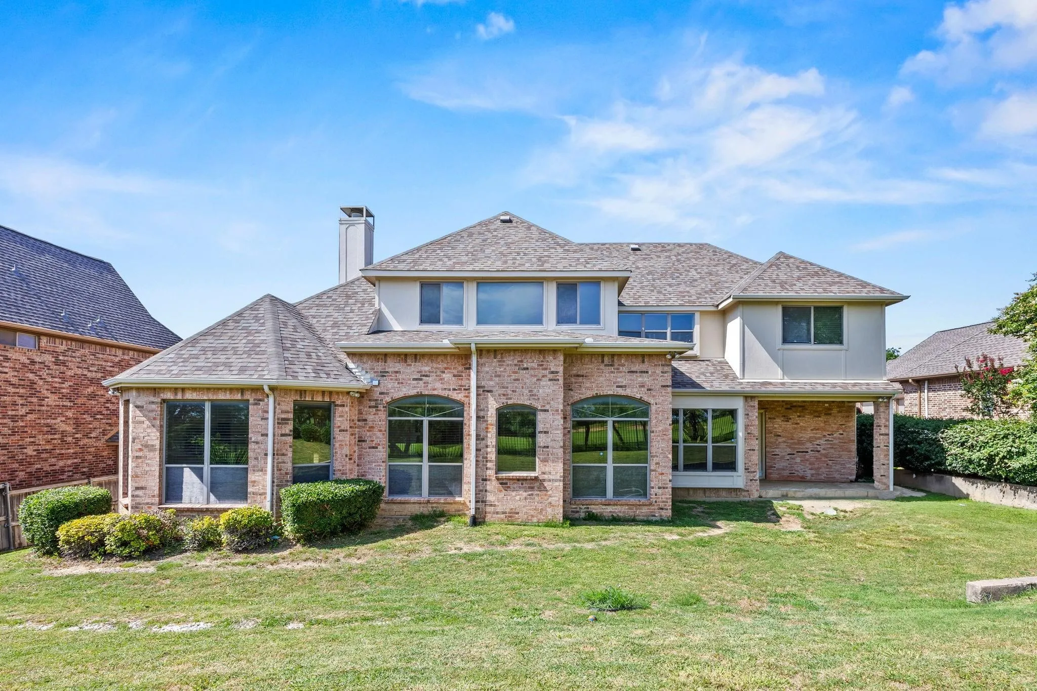 Single Family Residence For Sale in Dallas County , 804 Bentwater Parkway, Grand Prairie, Texas 75104, 5 Bedroom, 6 Bathroom, 3 Garage spaces, 4,037 Sqft, built in 2007, mls#21345084, Real Estate Agent in Grand Prairie, Homes For Sale in Dallas county, Homes For Sale in Grand Prairie, Realtor in Grand Prairie Texas, Real Estate Brokerage Independent Realty Texas, Luminita Cordes Realtor