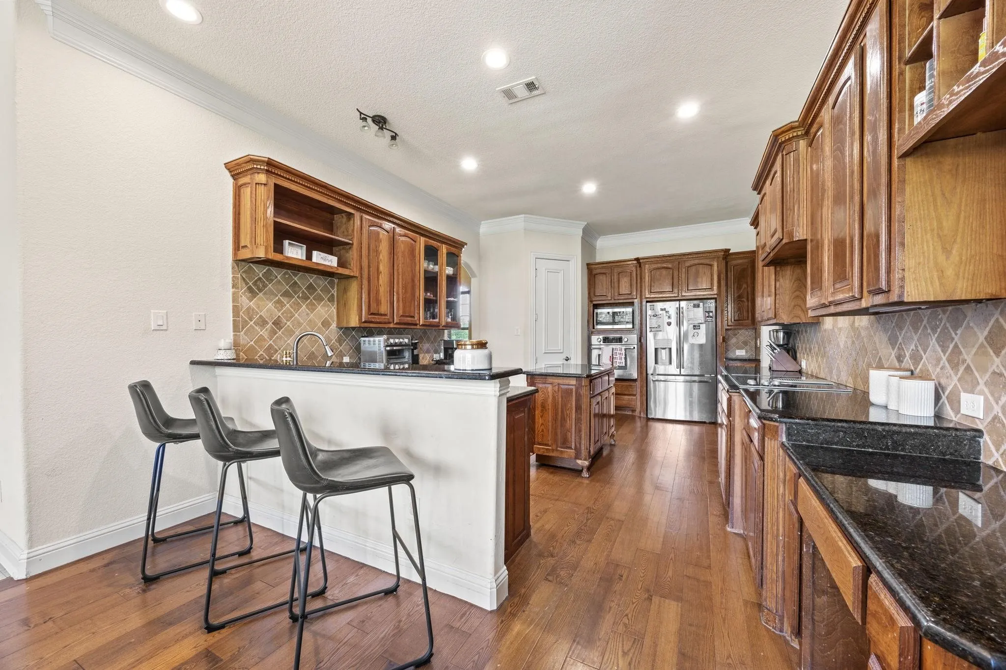 Single Family Residence For Sale in Dallas County , 804 Bentwater Parkway, Grand Prairie, Texas 75104, 5 Bedroom, 6 Bathroom, 3 Garage spaces, 4,037 Sqft, built in 2007, mls#21345084, Real Estate Agent in Grand Prairie, Homes For Sale in Dallas county, Homes For Sale in Grand Prairie, Realtor in Grand Prairie Texas, Real Estate Brokerage Independent Realty Texas, Luminita Cordes Realtor