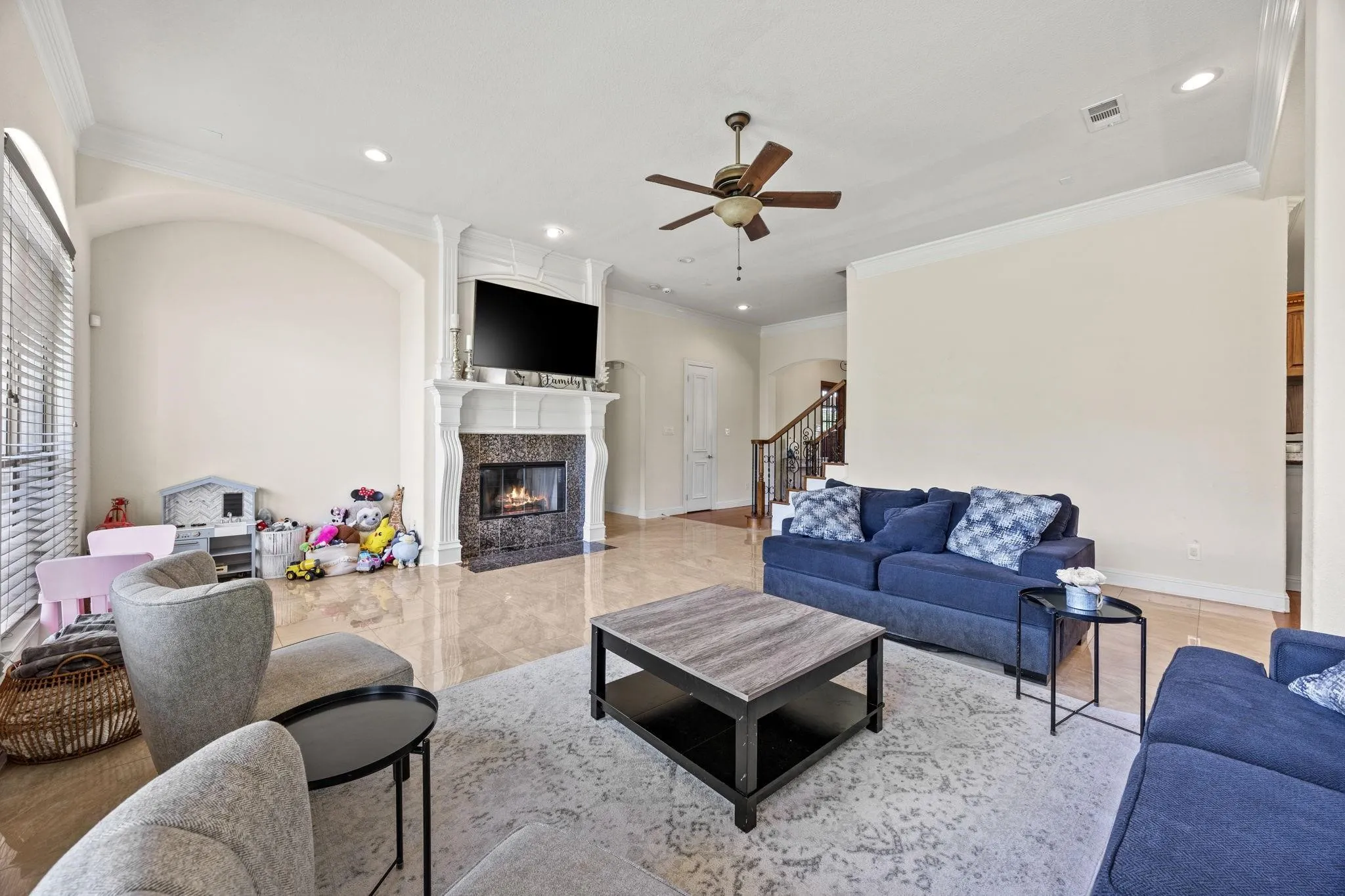 Single Family Residence For Sale in Dallas County , 804 Bentwater Parkway, Grand Prairie, Texas 75104, 5 Bedroom, 6 Bathroom, 3 Garage spaces, 4,037 Sqft, built in 2007, mls#21345084, Real Estate Agent in Grand Prairie, Homes For Sale in Dallas county, Homes For Sale in Grand Prairie, Realtor in Grand Prairie Texas, Real Estate Brokerage Independent Realty Texas, Luminita Cordes Realtor