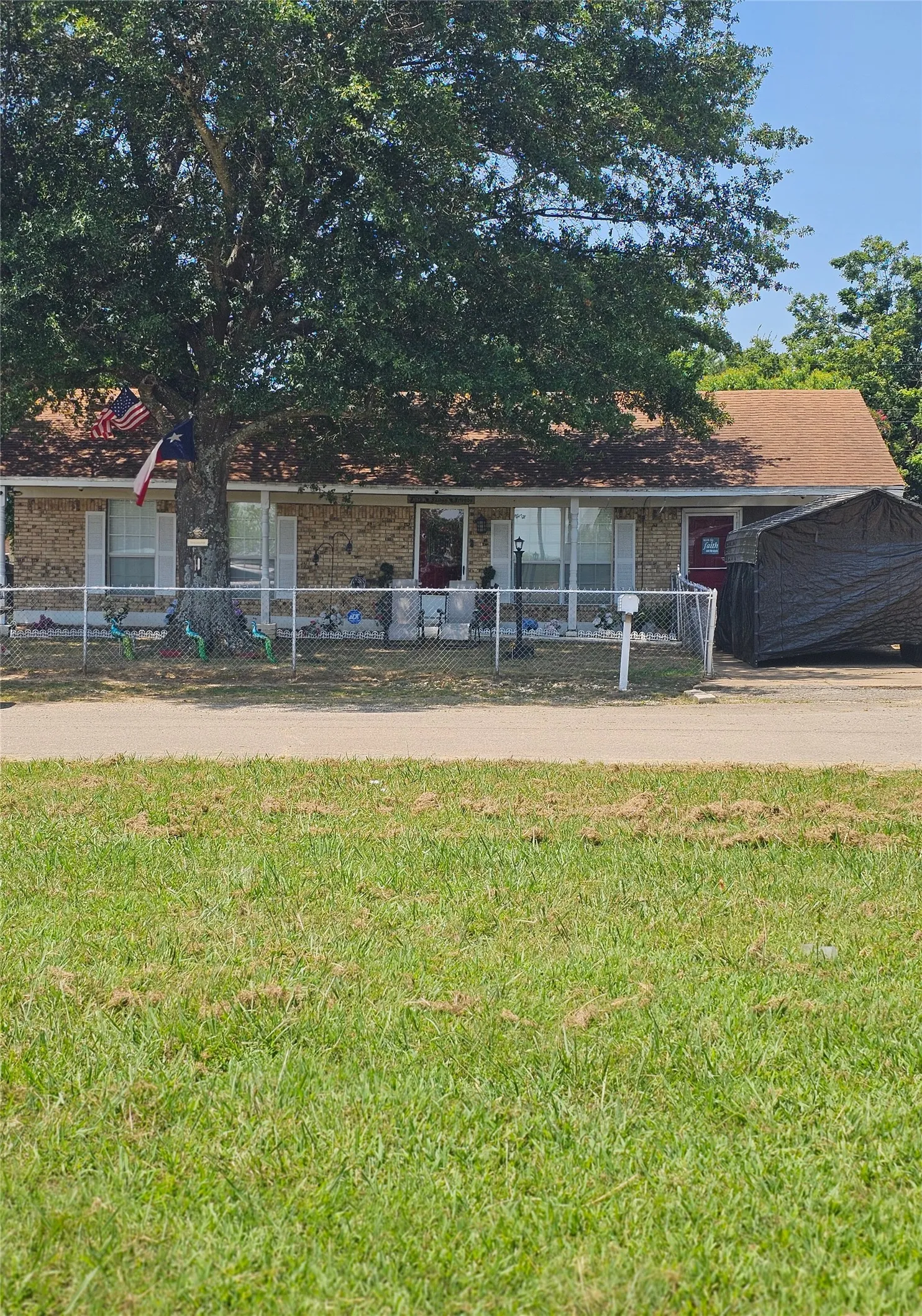 Single Family Residence For Sale in Lamar County , 2102 Wimberly Drive, Brookston, Texas 75421, 3 Bedroom, 2 Bathroom, Garage spaces, 1,326 Sqft, built in 1970, mls#21344092, Real Estate Agent in Brookston, Homes For Sale in Lamar county, Homes For Sale in Brookston, Realtor in Brookston Texas, Real Estate Brokerage Independent Realty Texas, Luminita Cordes Realtor