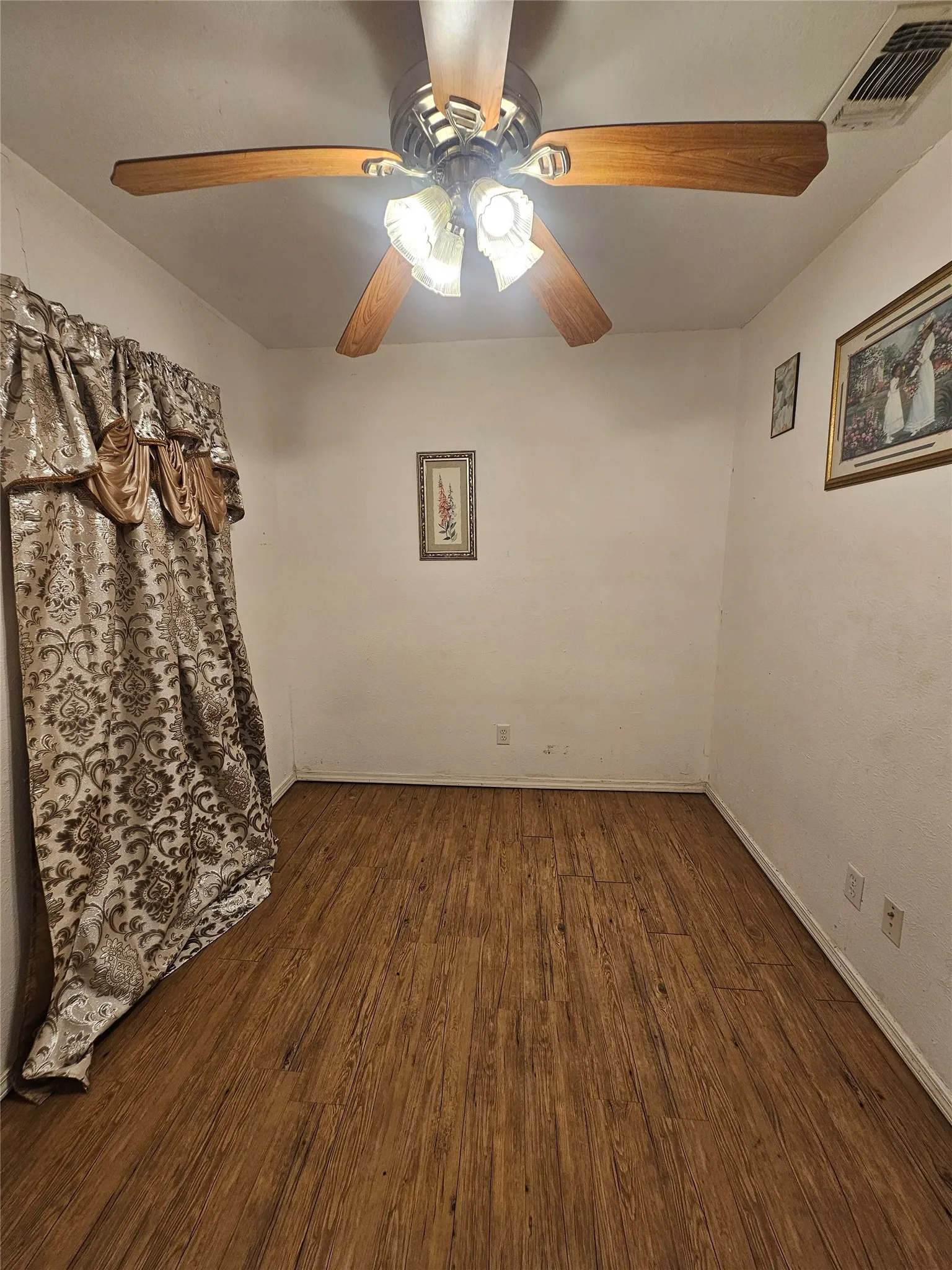 Single Family Residence For Sale in Lamar County , 2102 Wimberly Drive, Brookston, Texas 75421, 3 Bedroom, 2 Bathroom, Garage spaces, 1,326 Sqft, built in 1970, mls#21344092, Real Estate Agent in Brookston, Homes For Sale in Lamar county, Homes For Sale in Brookston, Realtor in Brookston Texas, Real Estate Brokerage Independent Realty Texas, Luminita Cordes Realtor