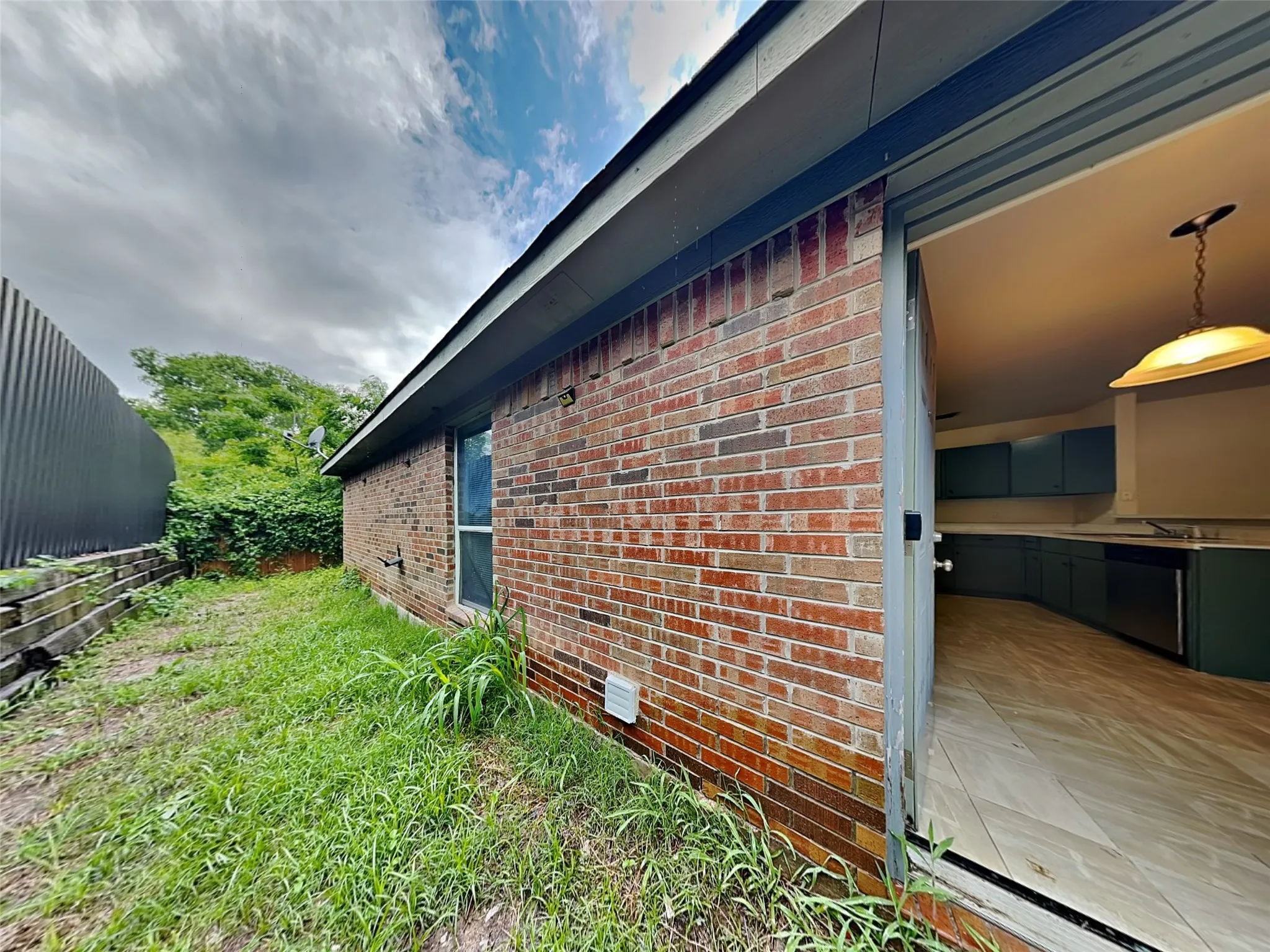Single Family Residence For Rent in Tarrant County , 2955 Loving Avenue, Fort Worth, Texas 76106, 3 Bedroom, 2 Bathroom, Garage spaces, 2,256 Sqft, built in 2004, mls#21344271, Real Estate Agent in Fort Worth, Homes For Rent in Tarrant county, Homes For Rent in Fort Worth, Realtor in Fort Worth Texas, Real Estate Brokerage Independent Realty Texas, Luminita Cordes Realtor