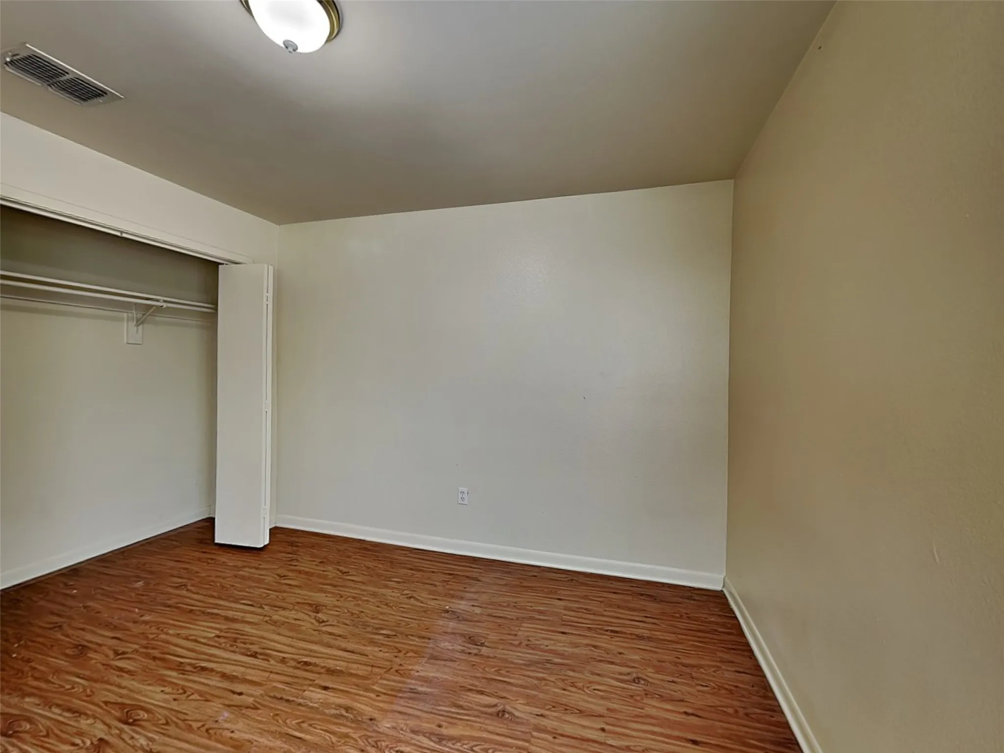 Single Family Residence For Rent in Tarrant County , 2955 Loving Avenue, Fort Worth, Texas 76106, 3 Bedroom, 2 Bathroom, Garage spaces, 2,256 Sqft, built in 2004, mls#21344271, Real Estate Agent in Fort Worth, Homes For Rent in Tarrant county, Homes For Rent in Fort Worth, Realtor in Fort Worth Texas, Real Estate Brokerage Independent Realty Texas, Luminita Cordes Realtor