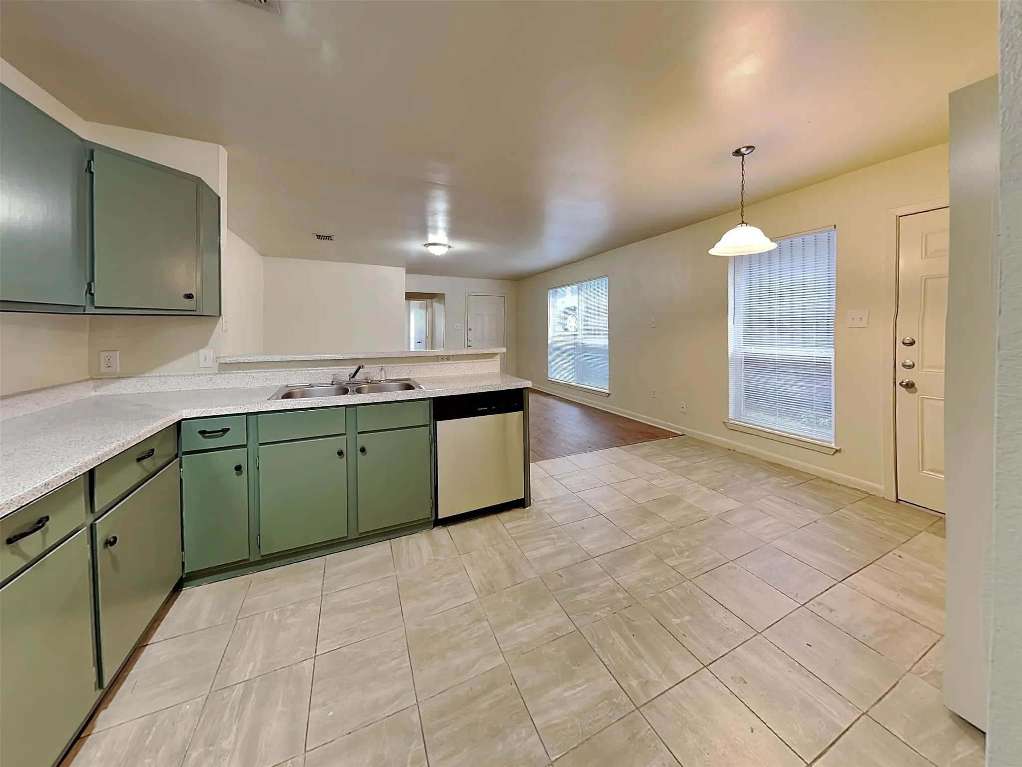 Single Family Residence For Rent in Tarrant County , 2955 Loving Avenue, Fort Worth, Texas 76106, 3 Bedroom, 2 Bathroom, Garage spaces, 2,256 Sqft, built in 2004, mls#21344271, Real Estate Agent in Fort Worth, Homes For Rent in Tarrant county, Homes For Rent in Fort Worth, Realtor in Fort Worth Texas, Real Estate Brokerage Independent Realty Texas, Luminita Cordes Realtor