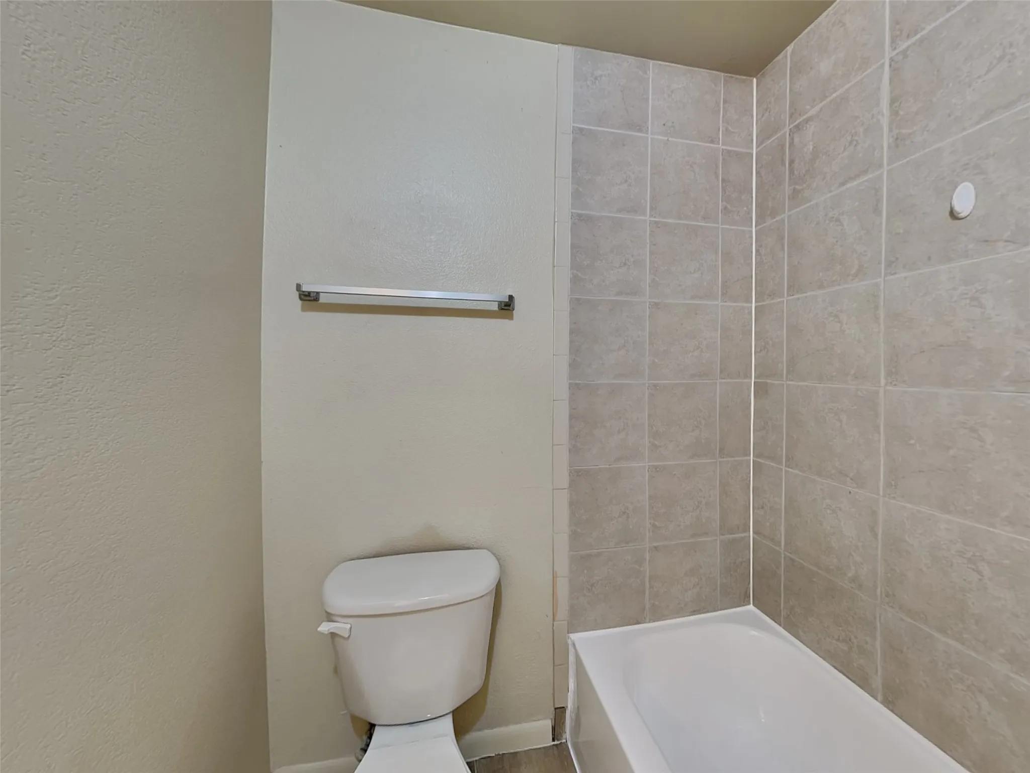 Single Family Residence For Rent in Tarrant County , 2955 Loving Avenue, Fort Worth, Texas 76106, 3 Bedroom, 2 Bathroom, Garage spaces, 2,256 Sqft, built in 2004, mls#21344271, Real Estate Agent in Fort Worth, Homes For Rent in Tarrant county, Homes For Rent in Fort Worth, Realtor in Fort Worth Texas, Real Estate Brokerage Independent Realty Texas, Luminita Cordes Realtor
