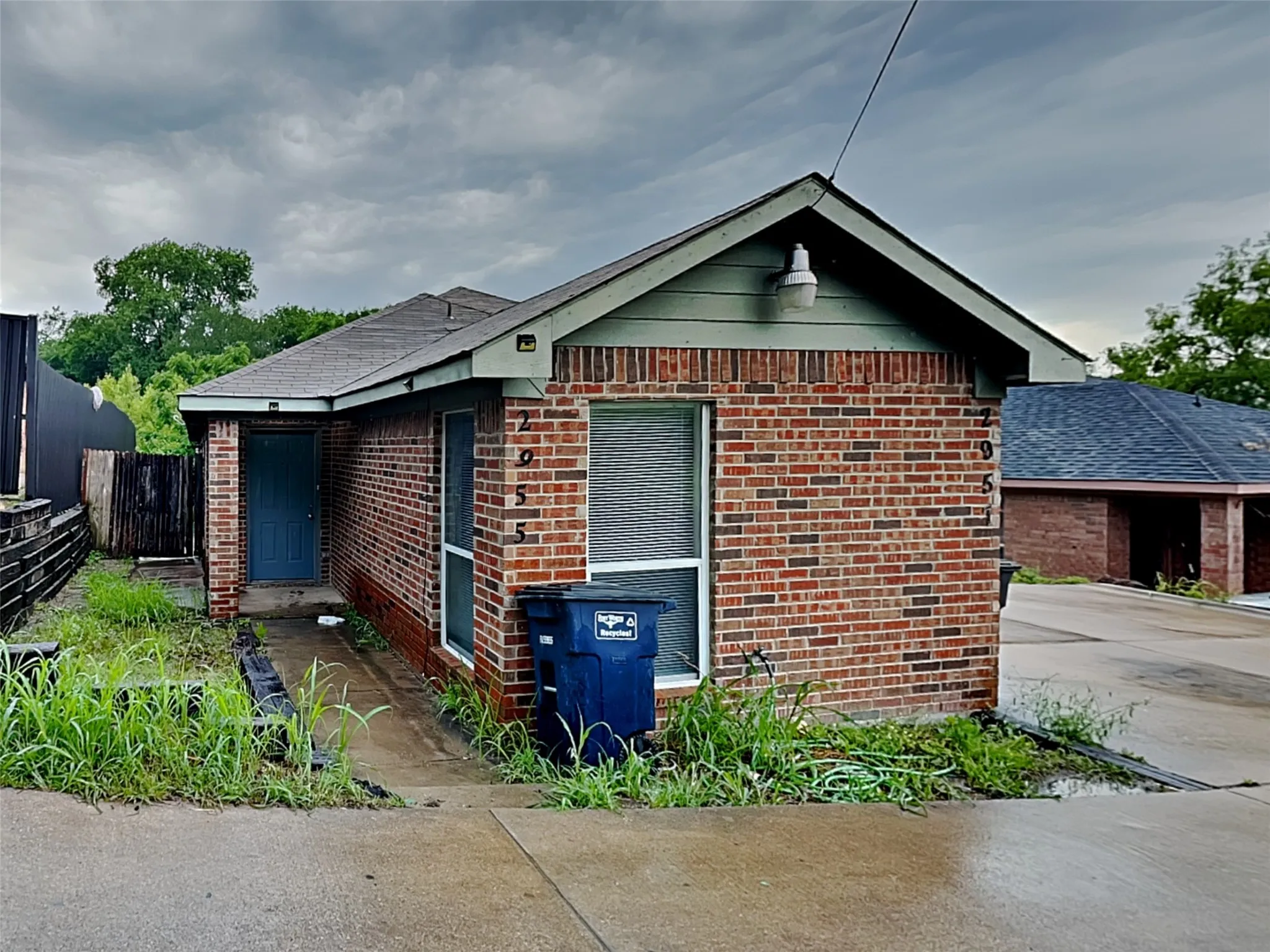 Single Family Residence For Rent in Tarrant County , 2955 Loving Avenue, Fort Worth, Texas 76106, 3 Bedroom, 2 Bathroom, Garage spaces, 2,256 Sqft, built in 2004, mls#21344271, Real Estate Agent in Fort Worth, Homes For Rent in Tarrant county, Homes For Rent in Fort Worth, Realtor in Fort Worth Texas, Real Estate Brokerage Independent Realty Texas, Luminita Cordes Realtor