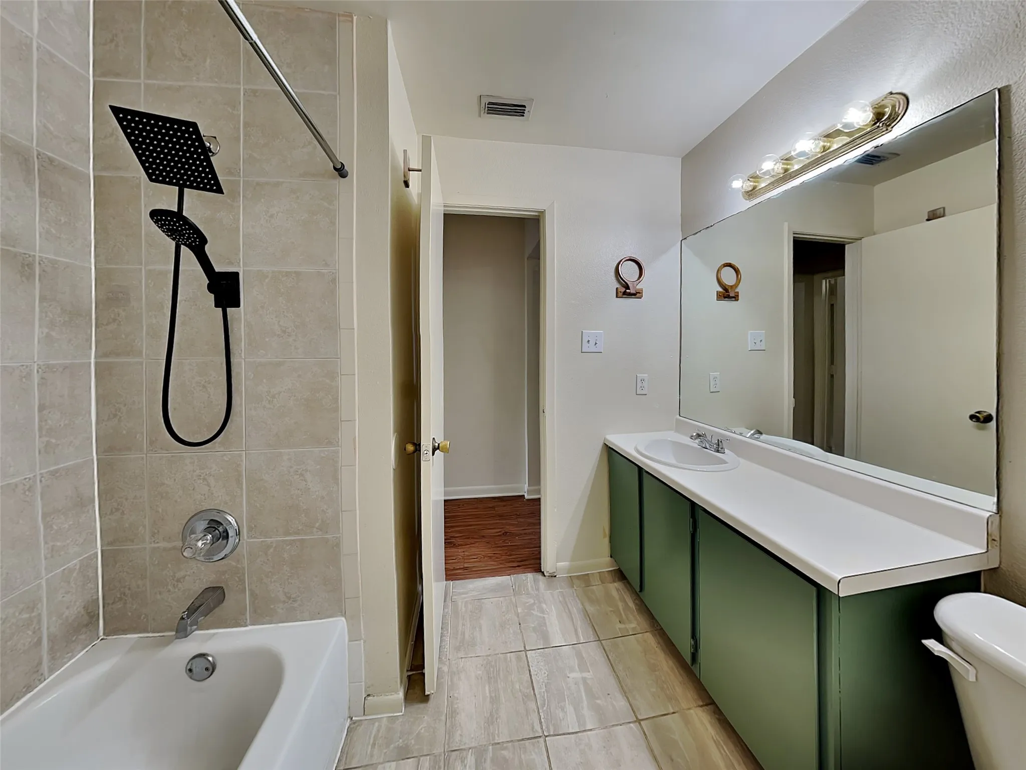 Single Family Residence For Rent in Tarrant County , 2955 Loving Avenue, Fort Worth, Texas 76106, 3 Bedroom, 2 Bathroom, Garage spaces, 2,256 Sqft, built in 2004, mls#21344271, Real Estate Agent in Fort Worth, Homes For Rent in Tarrant county, Homes For Rent in Fort Worth, Realtor in Fort Worth Texas, Real Estate Brokerage Independent Realty Texas, Luminita Cordes Realtor