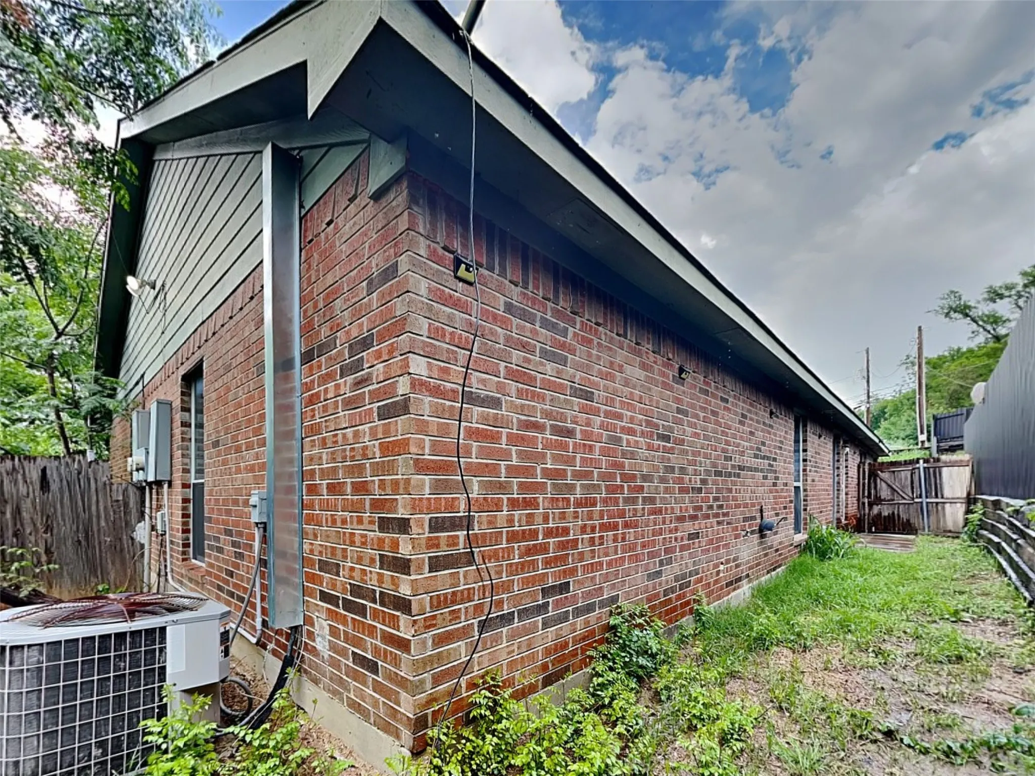 Single Family Residence For Rent in Tarrant County , 2955 Loving Avenue, Fort Worth, Texas 76106, 3 Bedroom, 2 Bathroom, Garage spaces, 2,256 Sqft, built in 2004, mls#21344271, Real Estate Agent in Fort Worth, Homes For Rent in Tarrant county, Homes For Rent in Fort Worth, Realtor in Fort Worth Texas, Real Estate Brokerage Independent Realty Texas, Luminita Cordes Realtor