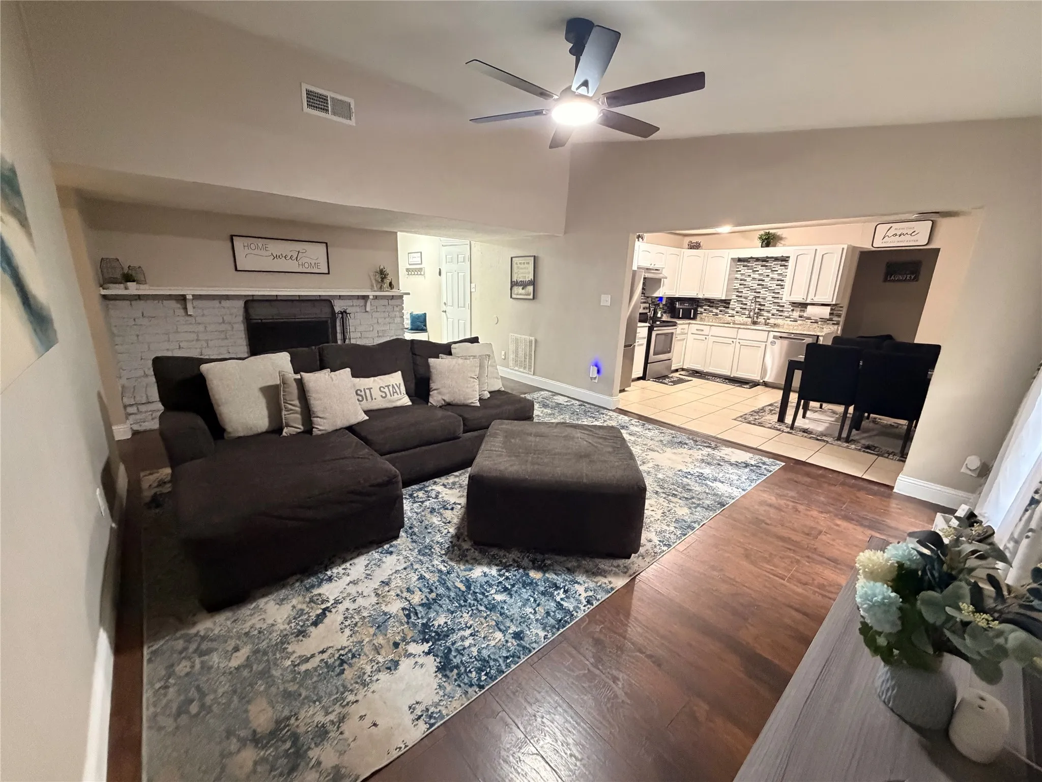 Single Family Residence For Sale in Tarrant County , 1224 Whittenburg Drive, Fort Worth, Texas 76134, 3 Bedroom, 2 Bathroom, 2 Garage spaces, 1,372 Sqft, built in 1978, mls#21345464, Real Estate Agent in Fort Worth, Homes For Sale in Tarrant county, Homes For Sale in Fort Worth, Realtor in Fort Worth Texas, Real Estate Brokerage Independent Realty Texas, Luminita Cordes Realtor