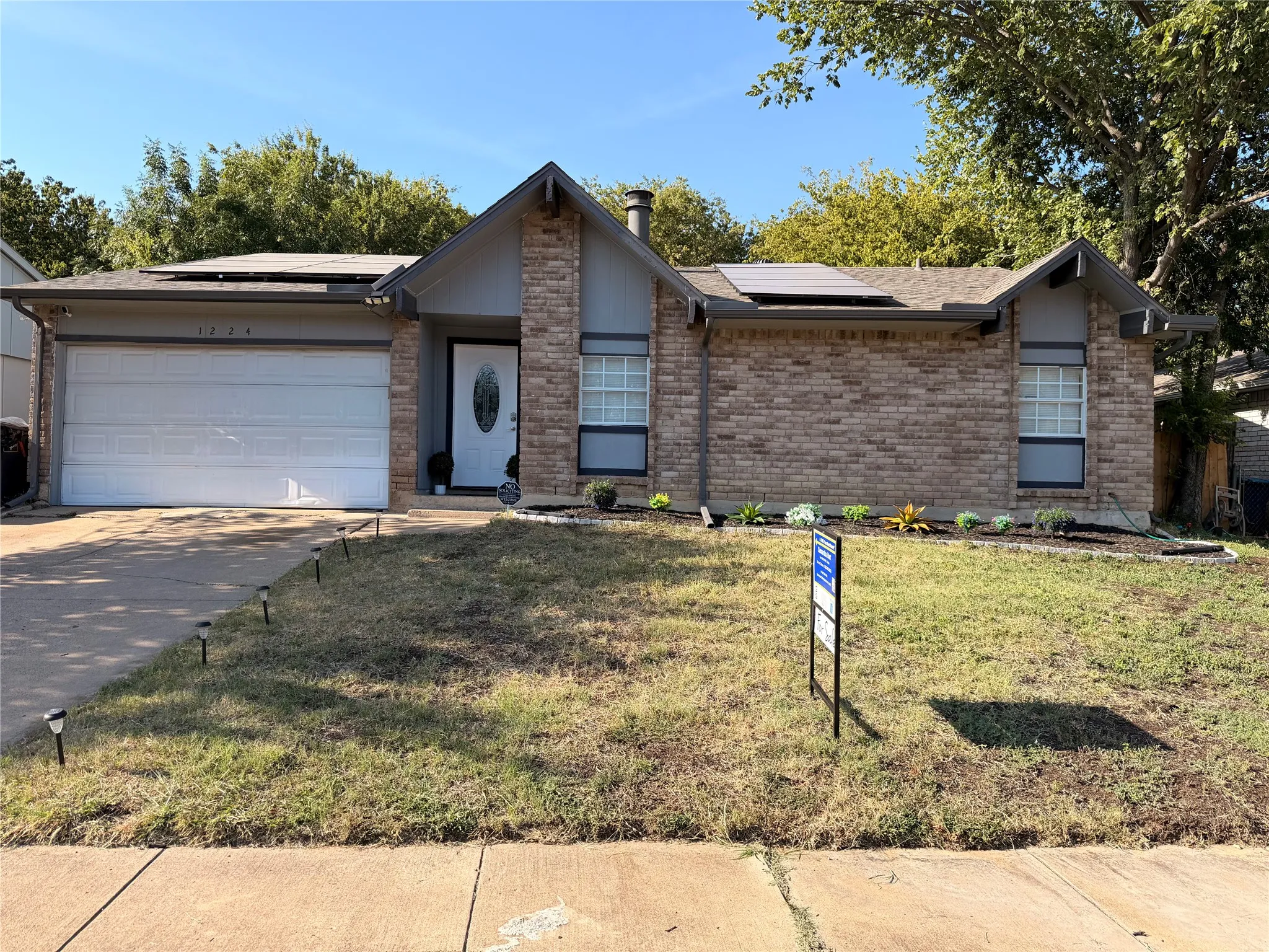 Single Family Residence For Sale in Tarrant County , 1224 Whittenburg Drive, Fort Worth, Texas 76134, 3 Bedroom, 2 Bathroom, 2 Garage spaces, 1,372 Sqft, built in 1978, mls#21345464, Real Estate Agent in Fort Worth, Homes For Sale in Tarrant county, Homes For Sale in Fort Worth, Realtor in Fort Worth Texas, Real Estate Brokerage Independent Realty Texas, Luminita Cordes Realtor