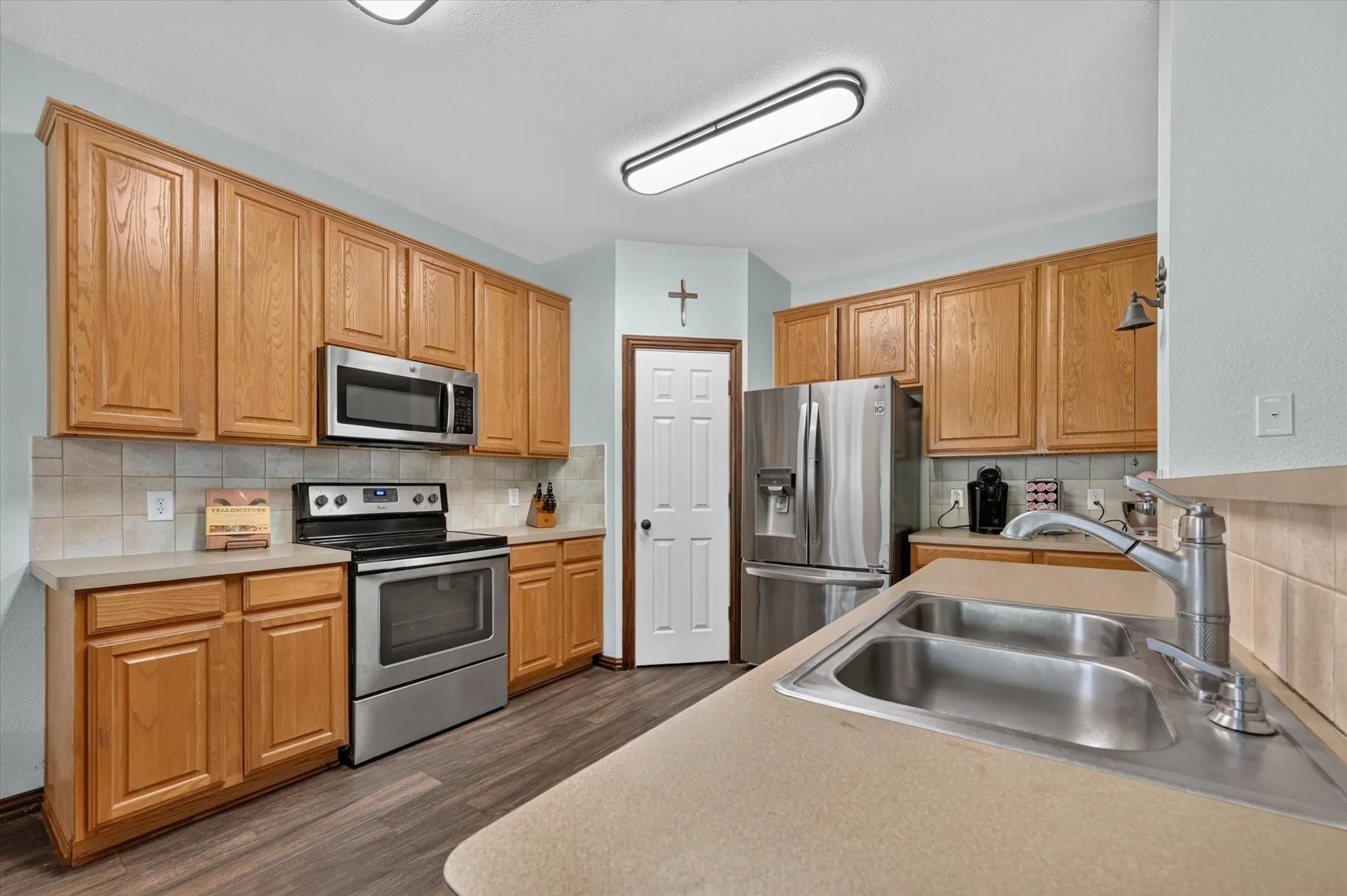 Single Family Residence For Sale in Denton County , 16157 Cowboy Trail, Fort Worth, Texas 76247, 4 Bedroom, 3 Bathroom, 2 Garage spaces, 2,611 Sqft, built in 2002, mls#21345462, Real Estate Agent in Fort Worth, Homes For Sale in Denton county, Homes For Sale in Fort Worth, Realtor in Fort Worth Texas, Real Estate Brokerage Independent Realty Texas, Luminita Cordes Realtor