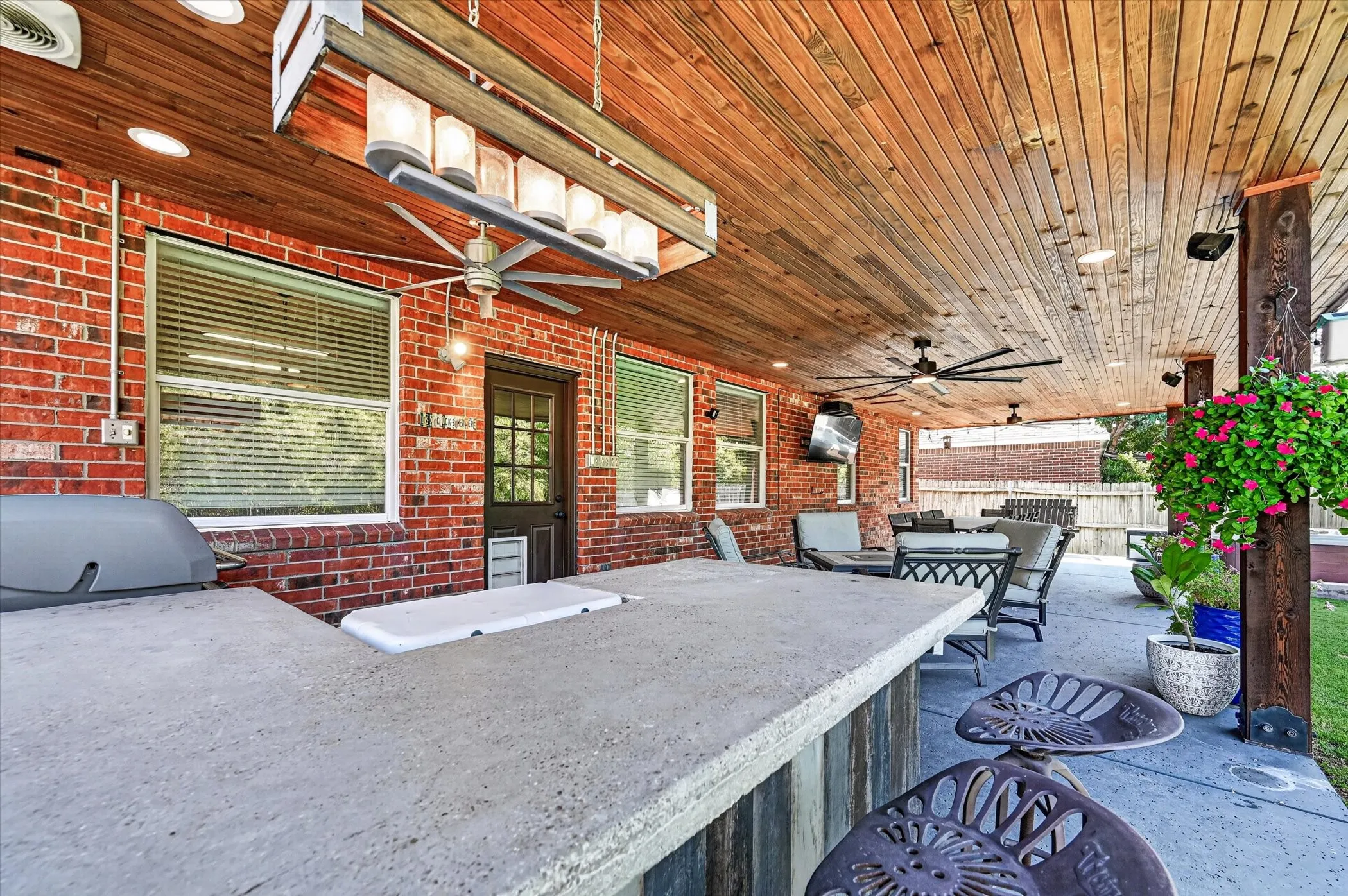 Single Family Residence For Sale in Denton County , 16157 Cowboy Trail, Fort Worth, Texas 76247, 4 Bedroom, 3 Bathroom, 2 Garage spaces, 2,611 Sqft, built in 2002, mls#21345462, Real Estate Agent in Fort Worth, Homes For Sale in Denton county, Homes For Sale in Fort Worth, Realtor in Fort Worth Texas, Real Estate Brokerage Independent Realty Texas, Luminita Cordes Realtor