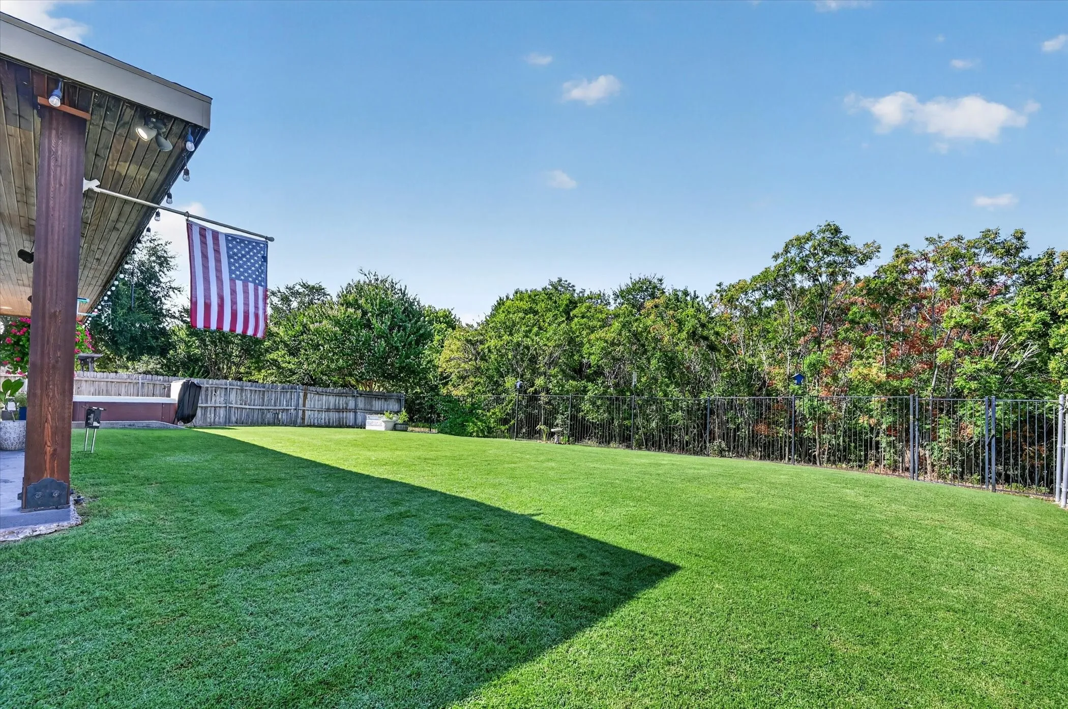 Single Family Residence For Sale in Denton County , 16157 Cowboy Trail, Fort Worth, Texas 76247, 4 Bedroom, 3 Bathroom, 2 Garage spaces, 2,611 Sqft, built in 2002, mls#21345462, Real Estate Agent in Fort Worth, Homes For Sale in Denton county, Homes For Sale in Fort Worth, Realtor in Fort Worth Texas, Real Estate Brokerage Independent Realty Texas, Luminita Cordes Realtor