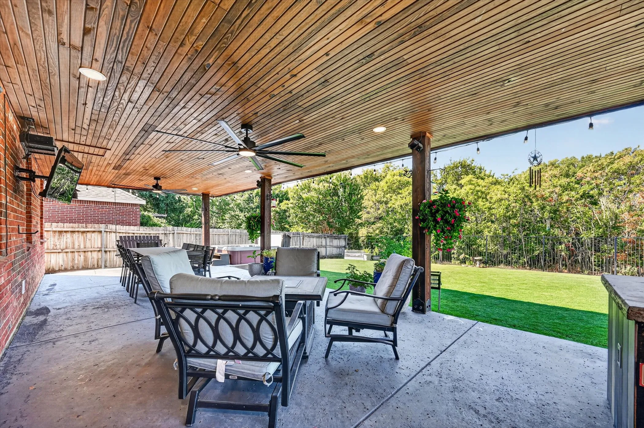 Single Family Residence For Sale in Denton County , 16157 Cowboy Trail, Fort Worth, Texas 76247, 4 Bedroom, 3 Bathroom, 2 Garage spaces, 2,611 Sqft, built in 2002, mls#21345462, Real Estate Agent in Fort Worth, Homes For Sale in Denton county, Homes For Sale in Fort Worth, Realtor in Fort Worth Texas, Real Estate Brokerage Independent Realty Texas, Luminita Cordes Realtor