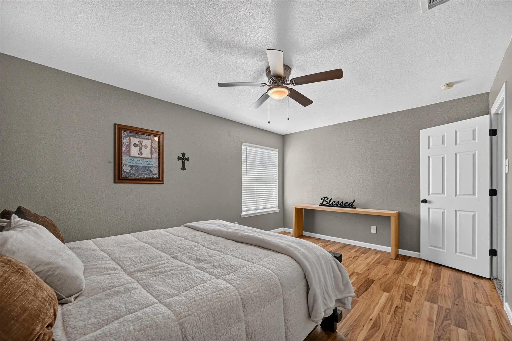 Single Family Residence For Sale in Denton County , 16157 Cowboy Trail, Fort Worth, Texas 76247, 4 Bedroom, 3 Bathroom, 2 Garage spaces, 2,611 Sqft, built in 2002, mls#21345462, Real Estate Agent in Fort Worth, Homes For Sale in Denton county, Homes For Sale in Fort Worth, Realtor in Fort Worth Texas, Real Estate Brokerage Independent Realty Texas, Luminita Cordes Realtor