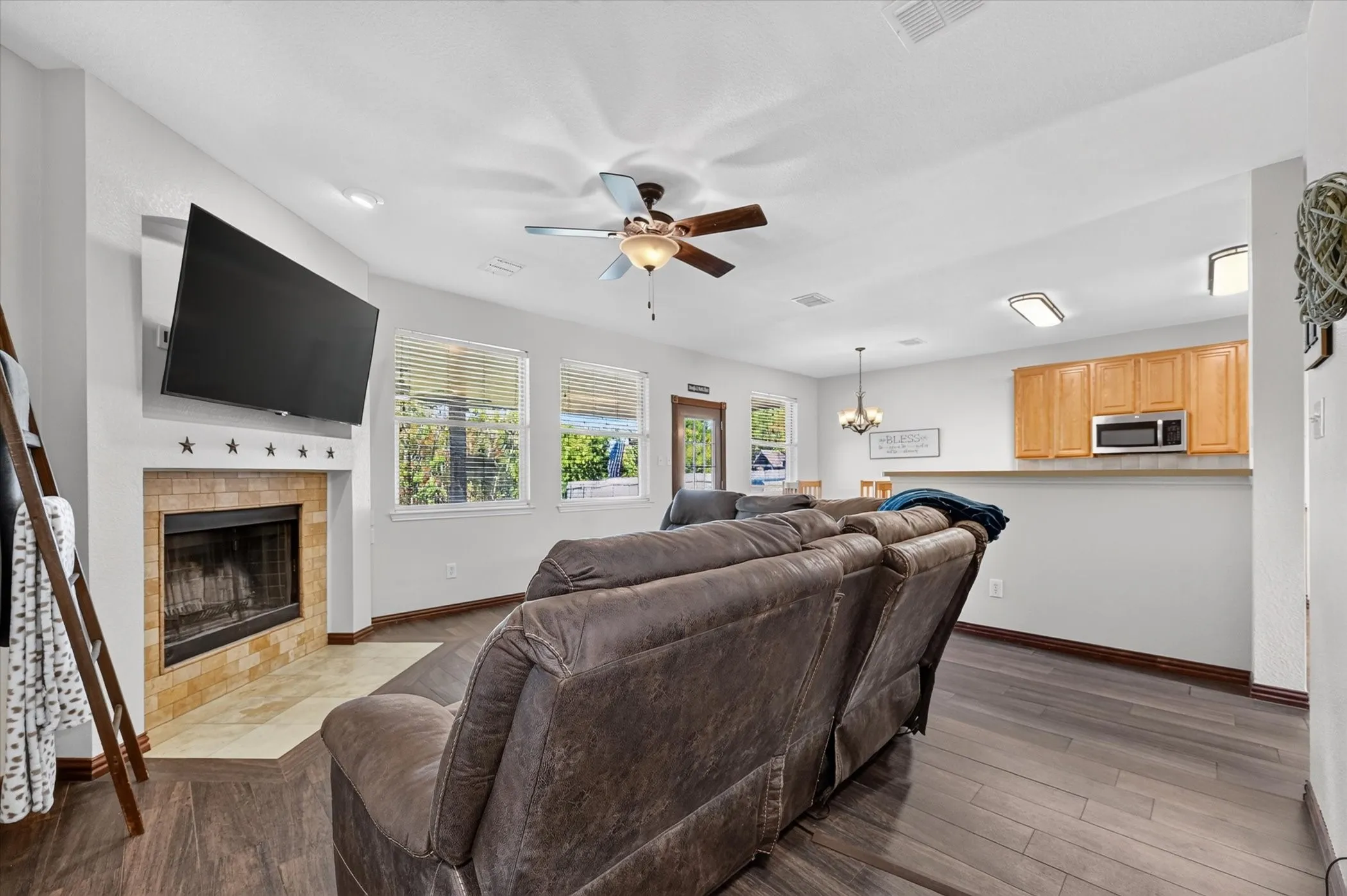 Single Family Residence For Sale in Denton County , 16157 Cowboy Trail, Fort Worth, Texas 76247, 4 Bedroom, 3 Bathroom, 2 Garage spaces, 2,611 Sqft, built in 2002, mls#21345462, Real Estate Agent in Fort Worth, Homes For Sale in Denton county, Homes For Sale in Fort Worth, Realtor in Fort Worth Texas, Real Estate Brokerage Independent Realty Texas, Luminita Cordes Realtor
