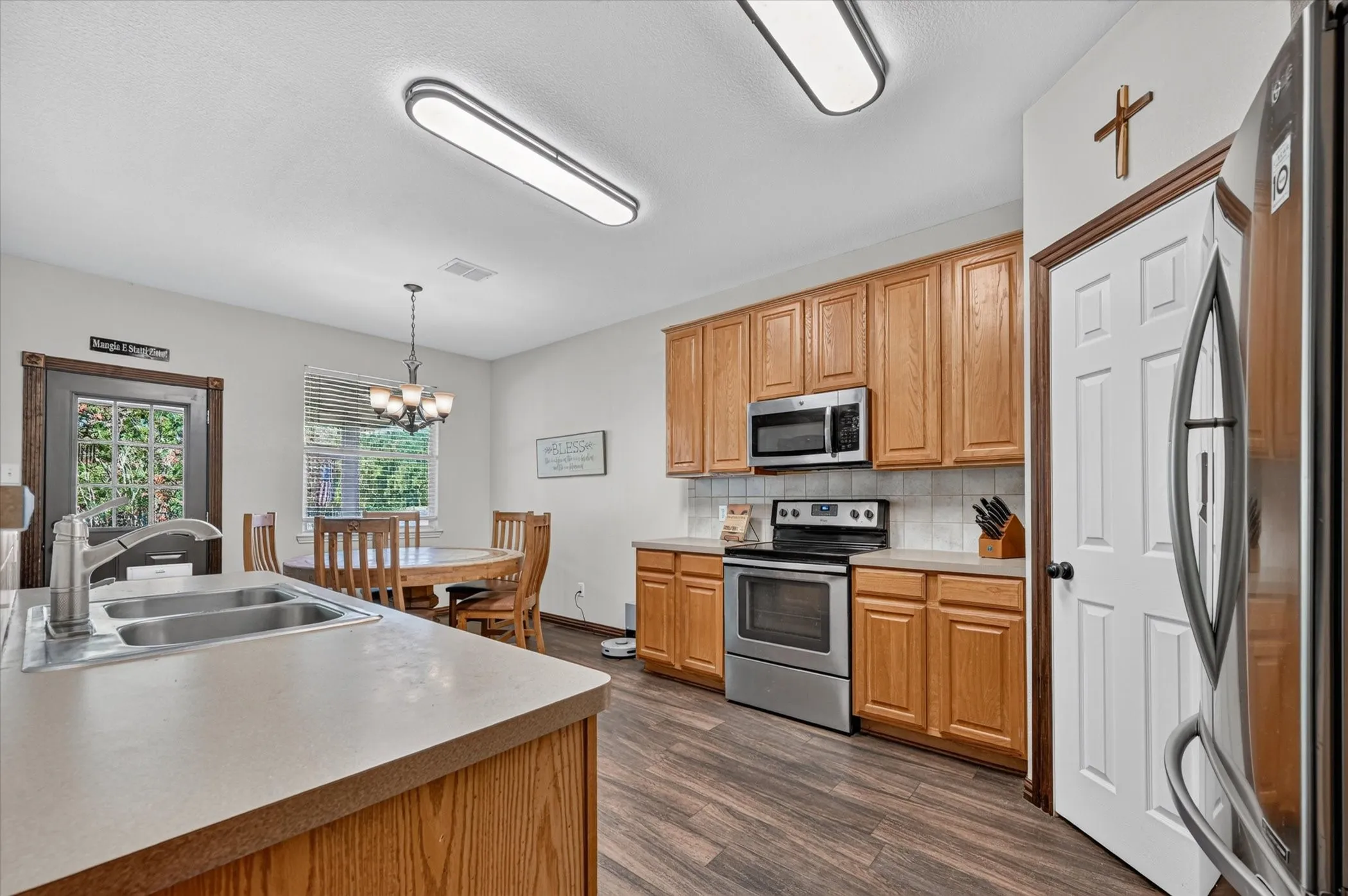 Single Family Residence For Sale in Denton County , 16157 Cowboy Trail, Fort Worth, Texas 76247, 4 Bedroom, 3 Bathroom, 2 Garage spaces, 2,611 Sqft, built in 2002, mls#21345462, Real Estate Agent in Fort Worth, Homes For Sale in Denton county, Homes For Sale in Fort Worth, Realtor in Fort Worth Texas, Real Estate Brokerage Independent Realty Texas, Luminita Cordes Realtor