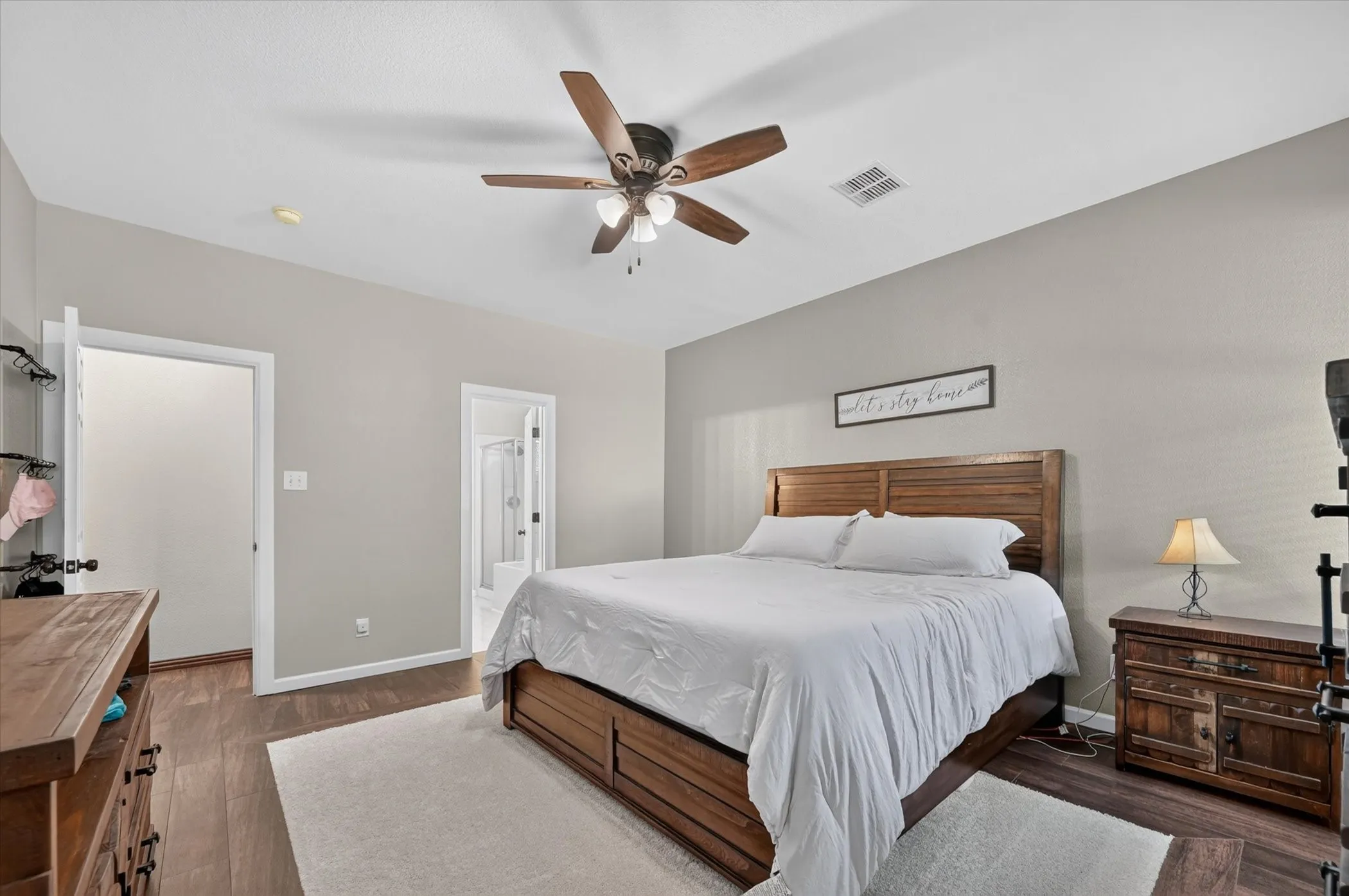 Single Family Residence For Sale in Denton County , 16157 Cowboy Trail, Fort Worth, Texas 76247, 4 Bedroom, 3 Bathroom, 2 Garage spaces, 2,611 Sqft, built in 2002, mls#21345462, Real Estate Agent in Fort Worth, Homes For Sale in Denton county, Homes For Sale in Fort Worth, Realtor in Fort Worth Texas, Real Estate Brokerage Independent Realty Texas, Luminita Cordes Realtor