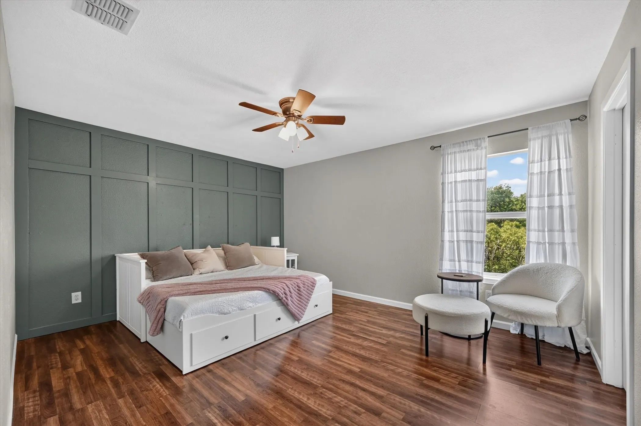 Single Family Residence For Sale in Denton County , 16157 Cowboy Trail, Fort Worth, Texas 76247, 4 Bedroom, 3 Bathroom, 2 Garage spaces, 2,611 Sqft, built in 2002, mls#21345462, Real Estate Agent in Fort Worth, Homes For Sale in Denton county, Homes For Sale in Fort Worth, Realtor in Fort Worth Texas, Real Estate Brokerage Independent Realty Texas, Luminita Cordes Realtor