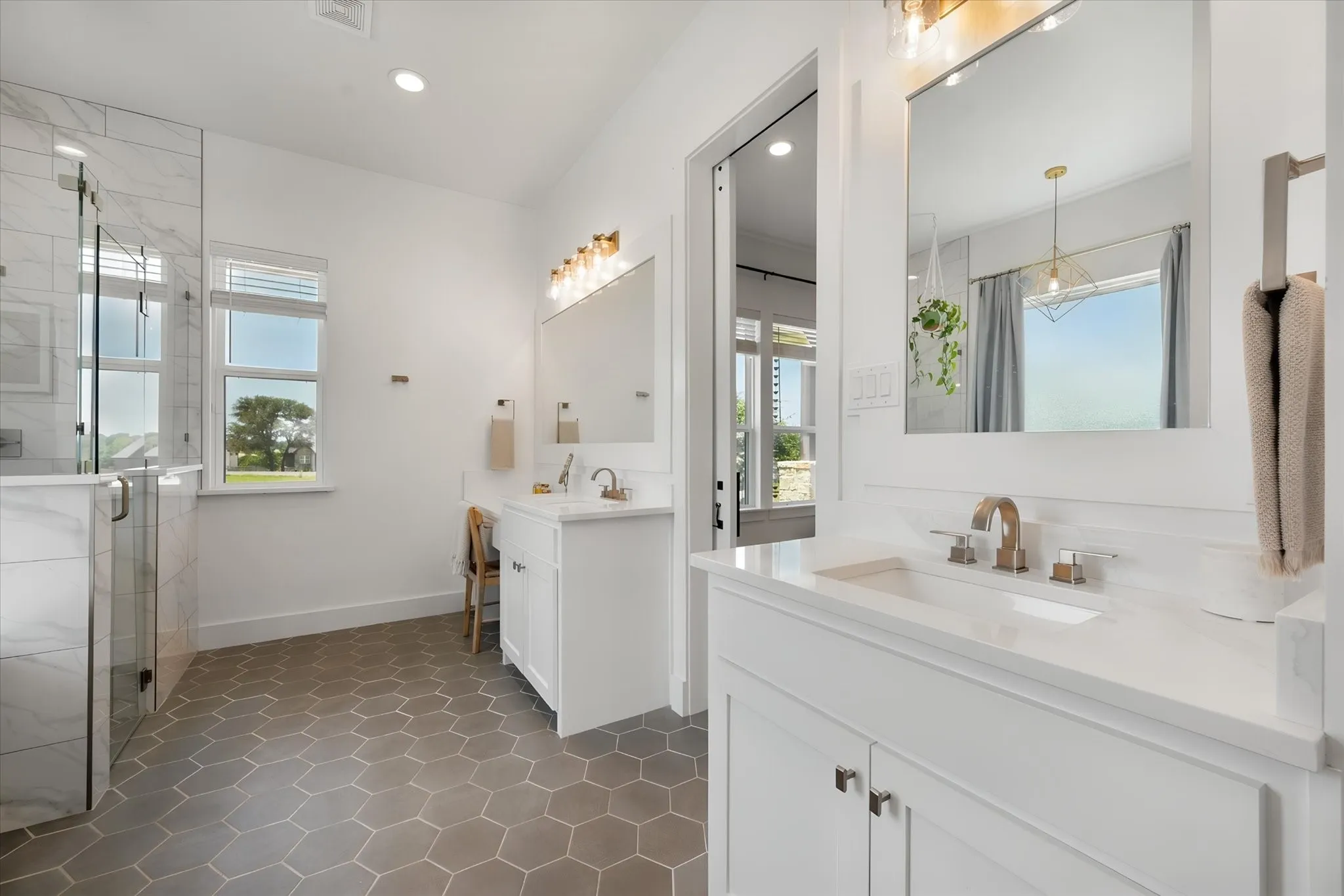 Single Family Residence For Sale in Parker County , 2119 Eagles Ridge Drive, Weatherford, Texas 76087, 4 Bedroom, 3 Bathroom, 2 Garage spaces, 2,762 Sqft, built in 2021, mls#21340245, Real Estate Agent in Weatherford, Homes For Sale in Parker county, Homes For Sale in Weatherford, Realtor in Weatherford Texas, Real Estate Brokerage Independent Realty Texas, Luminita Cordes Realtor