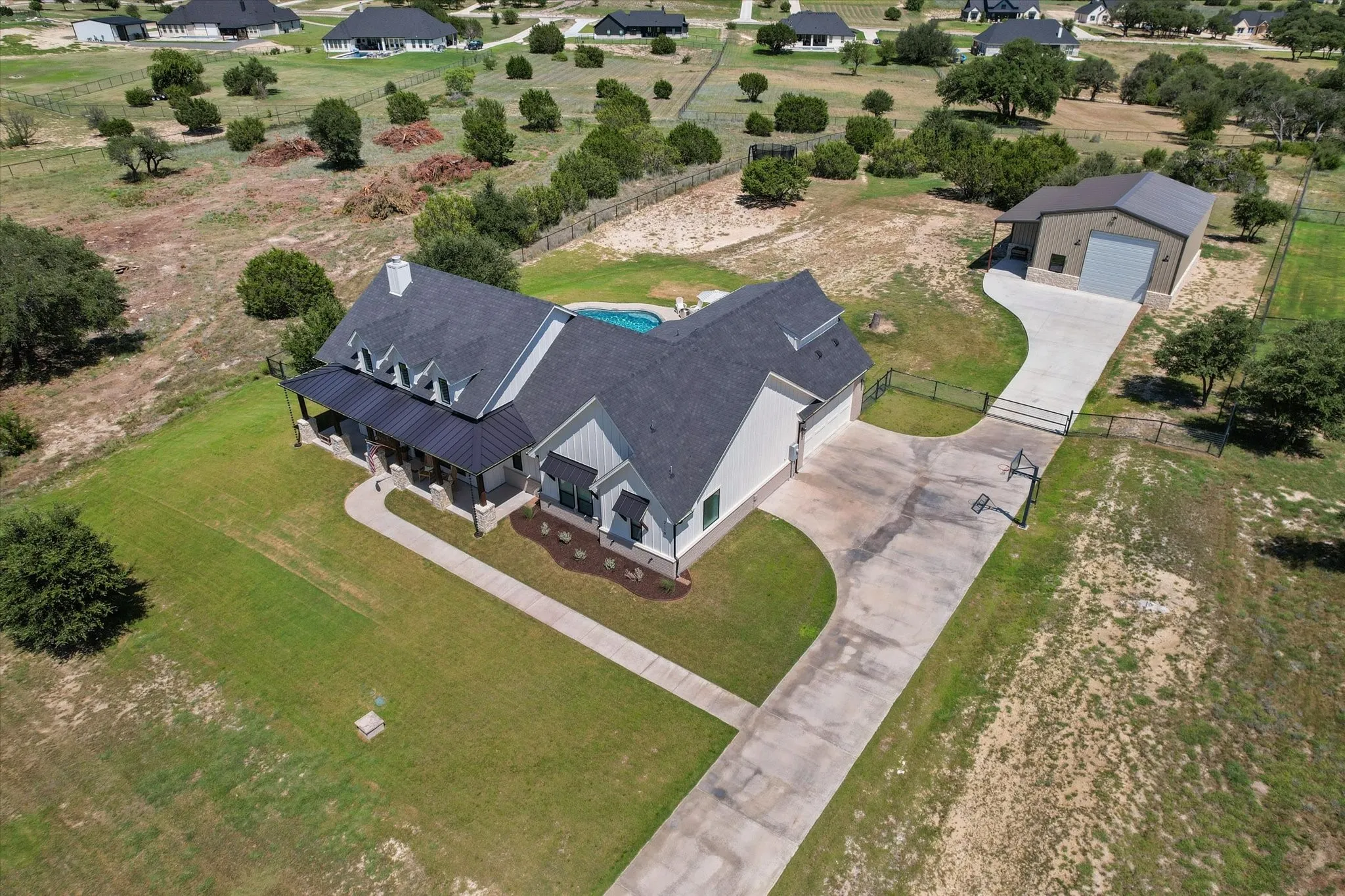 Single Family Residence For Sale in Parker County , 2119 Eagles Ridge Drive, Weatherford, Texas 76087, 4 Bedroom, 3 Bathroom, 2 Garage spaces, 2,762 Sqft, built in 2021, mls#21340245, Real Estate Agent in Weatherford, Homes For Sale in Parker county, Homes For Sale in Weatherford, Realtor in Weatherford Texas, Real Estate Brokerage Independent Realty Texas, Luminita Cordes Realtor