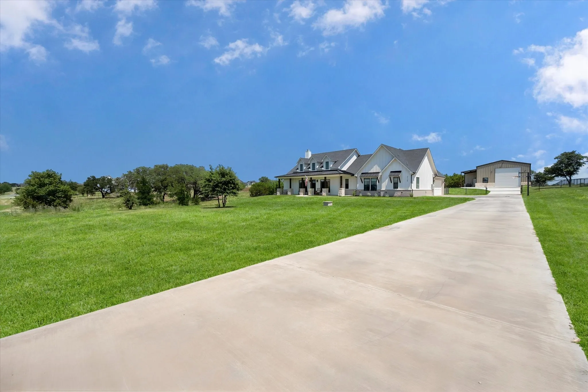 Single Family Residence For Sale in Parker County , 2119 Eagles Ridge Drive, Weatherford, Texas 76087, 4 Bedroom, 3 Bathroom, 2 Garage spaces, 2,762 Sqft, built in 2021, mls#21340245, Real Estate Agent in Weatherford, Homes For Sale in Parker county, Homes For Sale in Weatherford, Realtor in Weatherford Texas, Real Estate Brokerage Independent Realty Texas, Luminita Cordes Realtor
