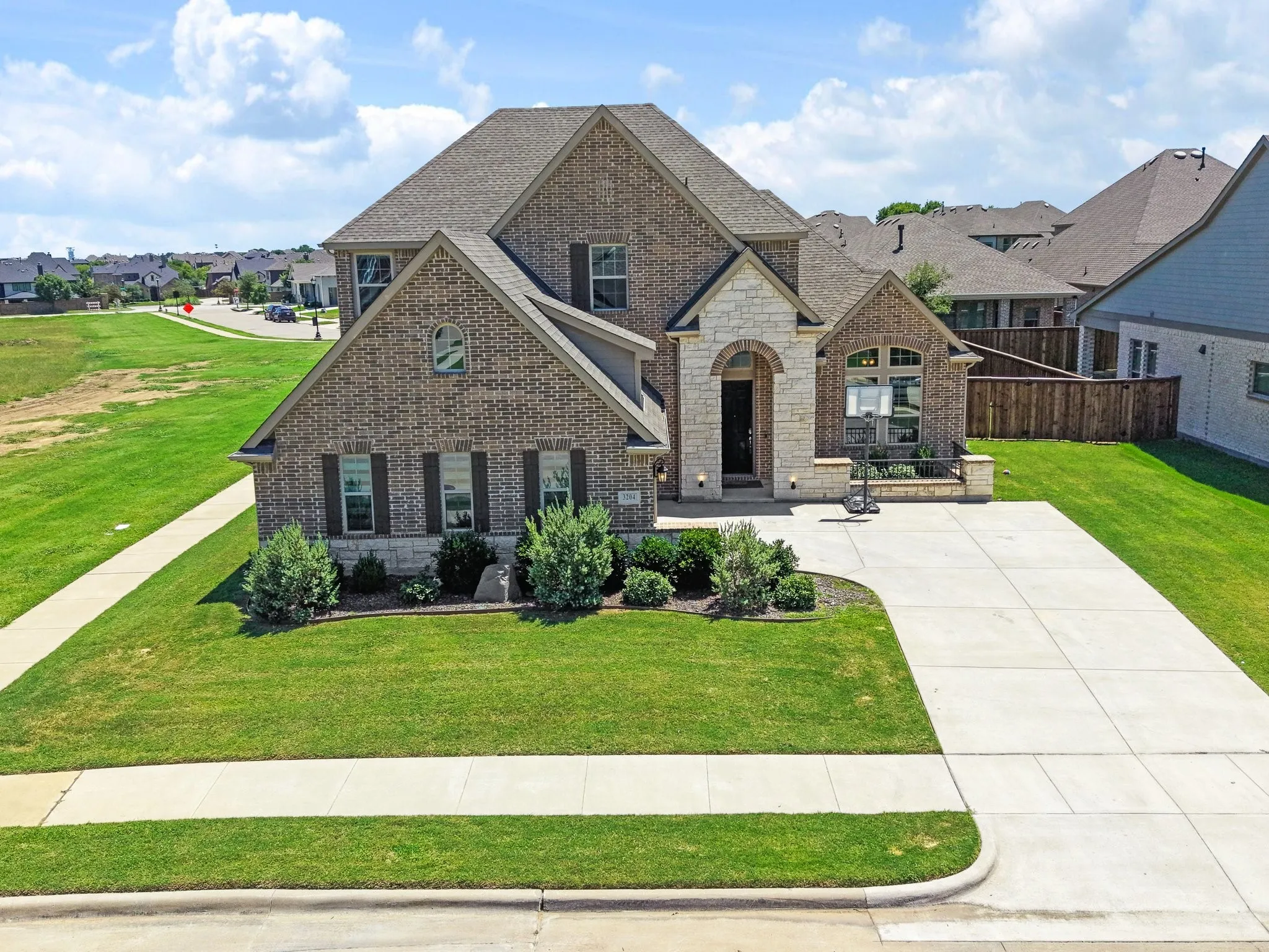 Single Family Residence For Sale in Johnson County , 3204 Julian Street, Mansfield, Texas 76063, 4 Bedroom, 4 Bathroom, 2 Garage spaces, 3,286 Sqft, built in 2020, mls#21345467, Real Estate Agent in Mansfield, Homes For Sale in Johnson county, Homes For Sale in Mansfield, Realtor in Mansfield Texas, Real Estate Brokerage Independent Realty Texas, Luminita Cordes Realtor