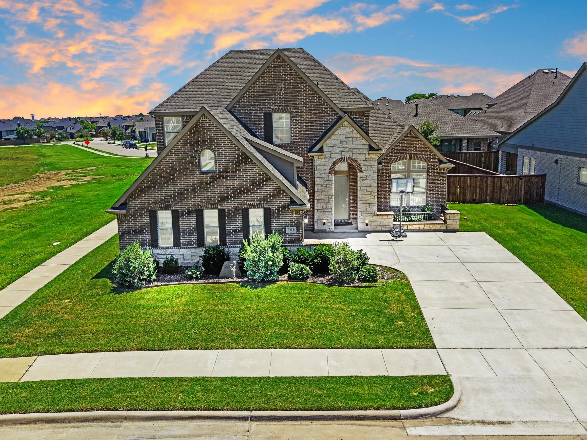Single Family Residence For Sale in Johnson County , 3204 Julian Street, Mansfield, Texas 76063, 4 Bedroom, 4 Bathroom, 2 Garage spaces, 3,286 Sqft, built in 2020, mls#21345467, Real Estate Agent in Mansfield, Homes For Sale in Johnson county, Homes For Sale in Mansfield, Realtor in Mansfield Texas, Real Estate Brokerage Independent Realty Texas, Luminita Cordes Realtor