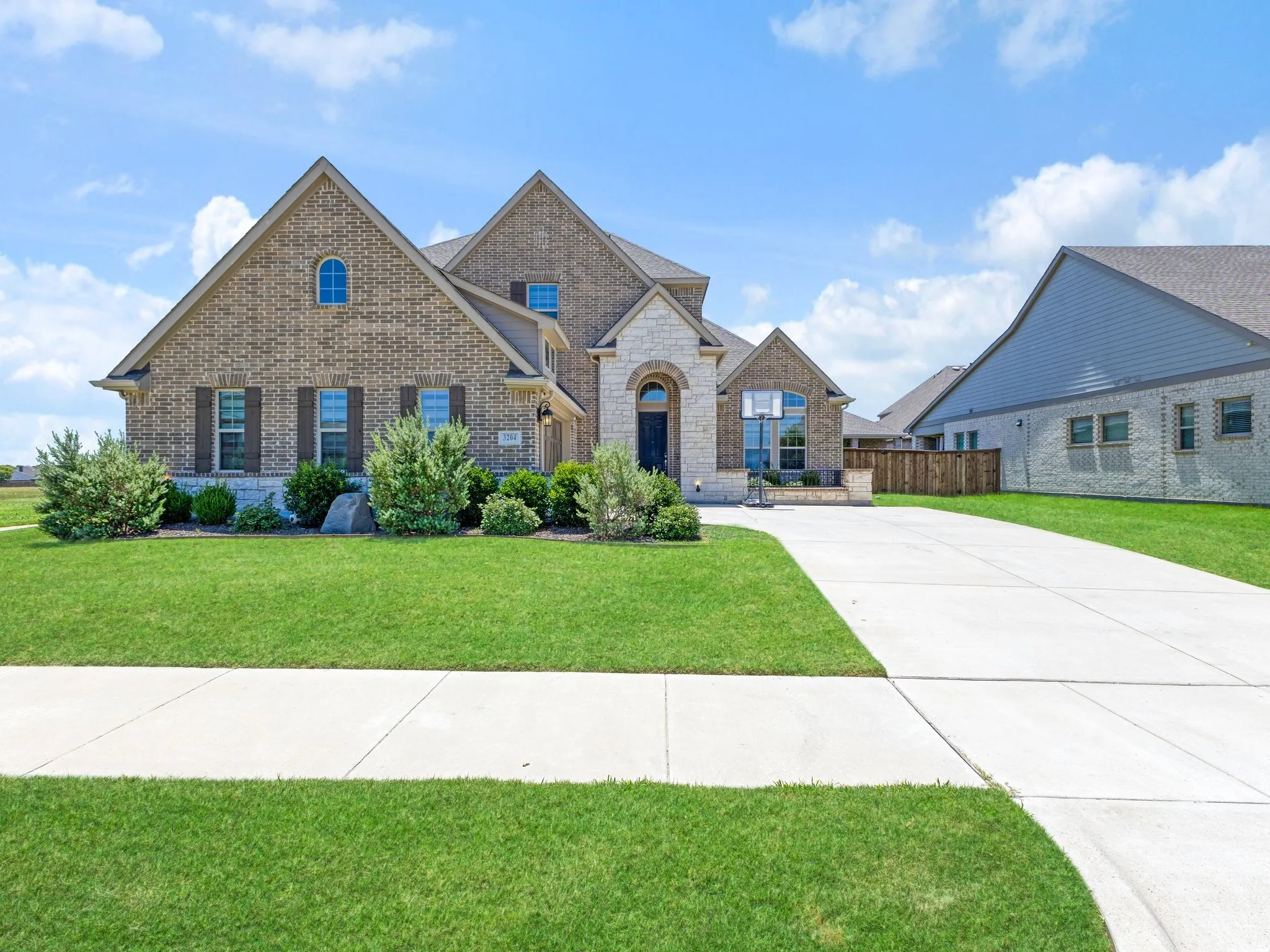 Single Family Residence For Sale in Johnson County , 3204 Julian Street, Mansfield, Texas 76063, 4 Bedroom, 4 Bathroom, 2 Garage spaces, 3,286 Sqft, built in 2020, mls#21345467, Real Estate Agent in Mansfield, Homes For Sale in Johnson county, Homes For Sale in Mansfield, Realtor in Mansfield Texas, Real Estate Brokerage Independent Realty Texas, Luminita Cordes Realtor
