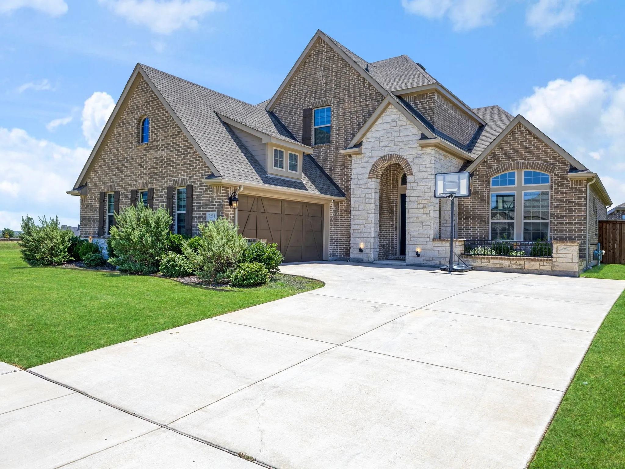 Single Family Residence For Sale in Johnson County , 3204 Julian Street, Mansfield, Texas 76063, 4 Bedroom, 4 Bathroom, 2 Garage spaces, 3,286 Sqft, built in 2020, mls#21345467, Real Estate Agent in Mansfield, Homes For Sale in Johnson county, Homes For Sale in Mansfield, Realtor in Mansfield Texas, Real Estate Brokerage Independent Realty Texas, Luminita Cordes Realtor