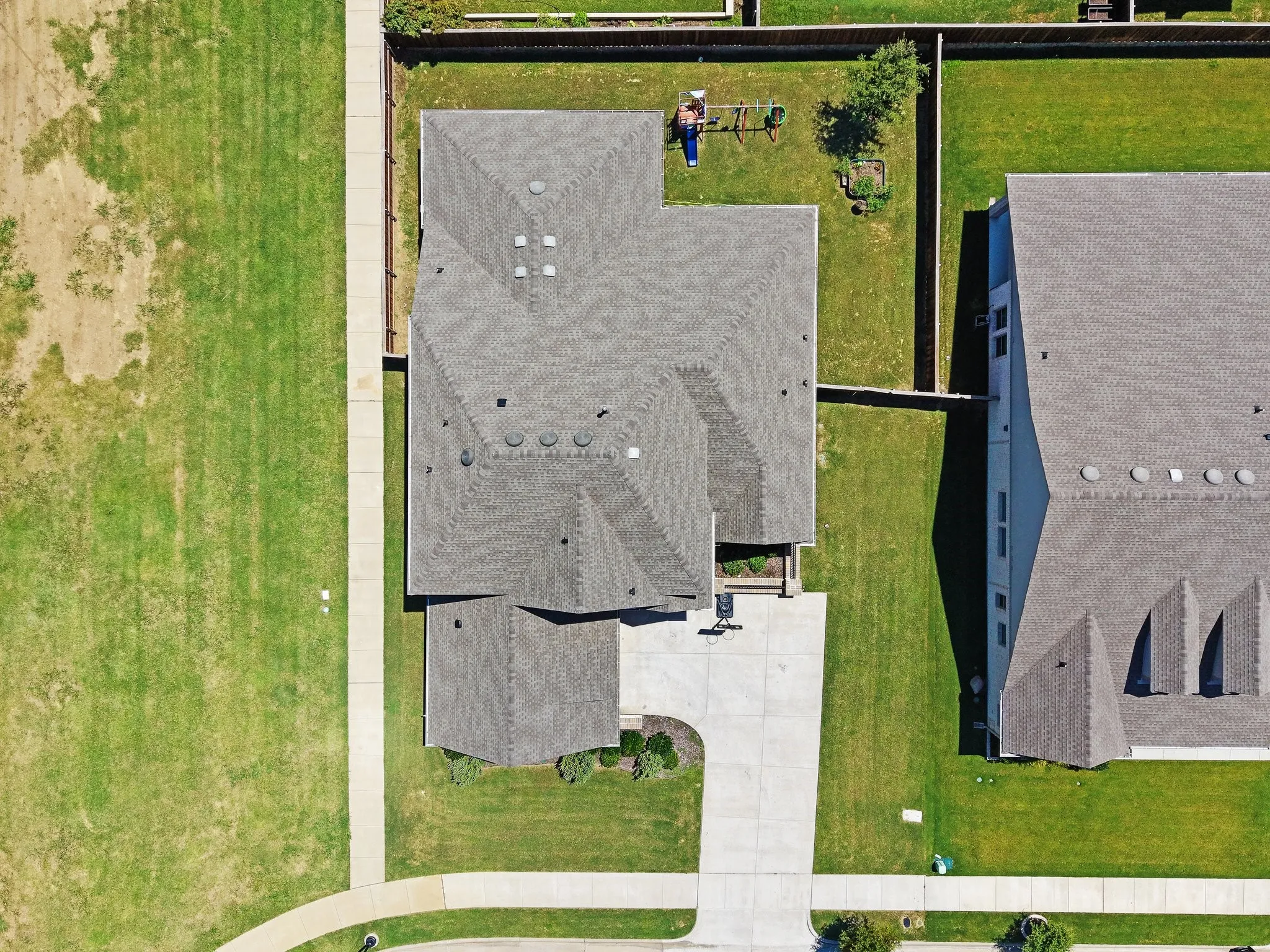 Single Family Residence For Sale in Johnson County , 3204 Julian Street, Mansfield, Texas 76063, 4 Bedroom, 4 Bathroom, 2 Garage spaces, 3,286 Sqft, built in 2020, mls#21345467, Real Estate Agent in Mansfield, Homes For Sale in Johnson county, Homes For Sale in Mansfield, Realtor in Mansfield Texas, Real Estate Brokerage Independent Realty Texas, Luminita Cordes Realtor