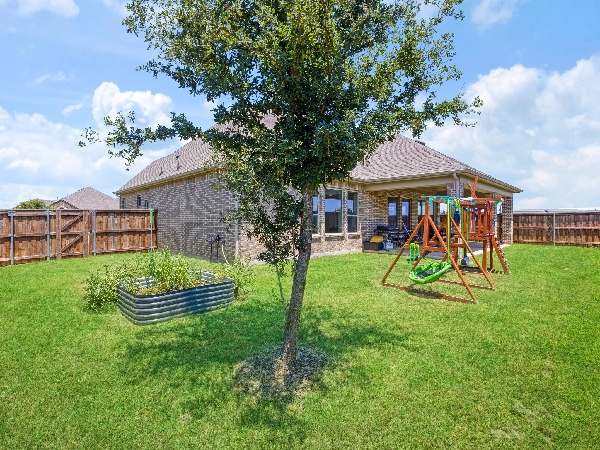 Single Family Residence For Sale in Johnson County , 3204 Julian Street, Mansfield, Texas 76063, 4 Bedroom, 4 Bathroom, 2 Garage spaces, 3,286 Sqft, built in 2020, mls#21345467, Real Estate Agent in Mansfield, Homes For Sale in Johnson county, Homes For Sale in Mansfield, Realtor in Mansfield Texas, Real Estate Brokerage Independent Realty Texas, Luminita Cordes Realtor