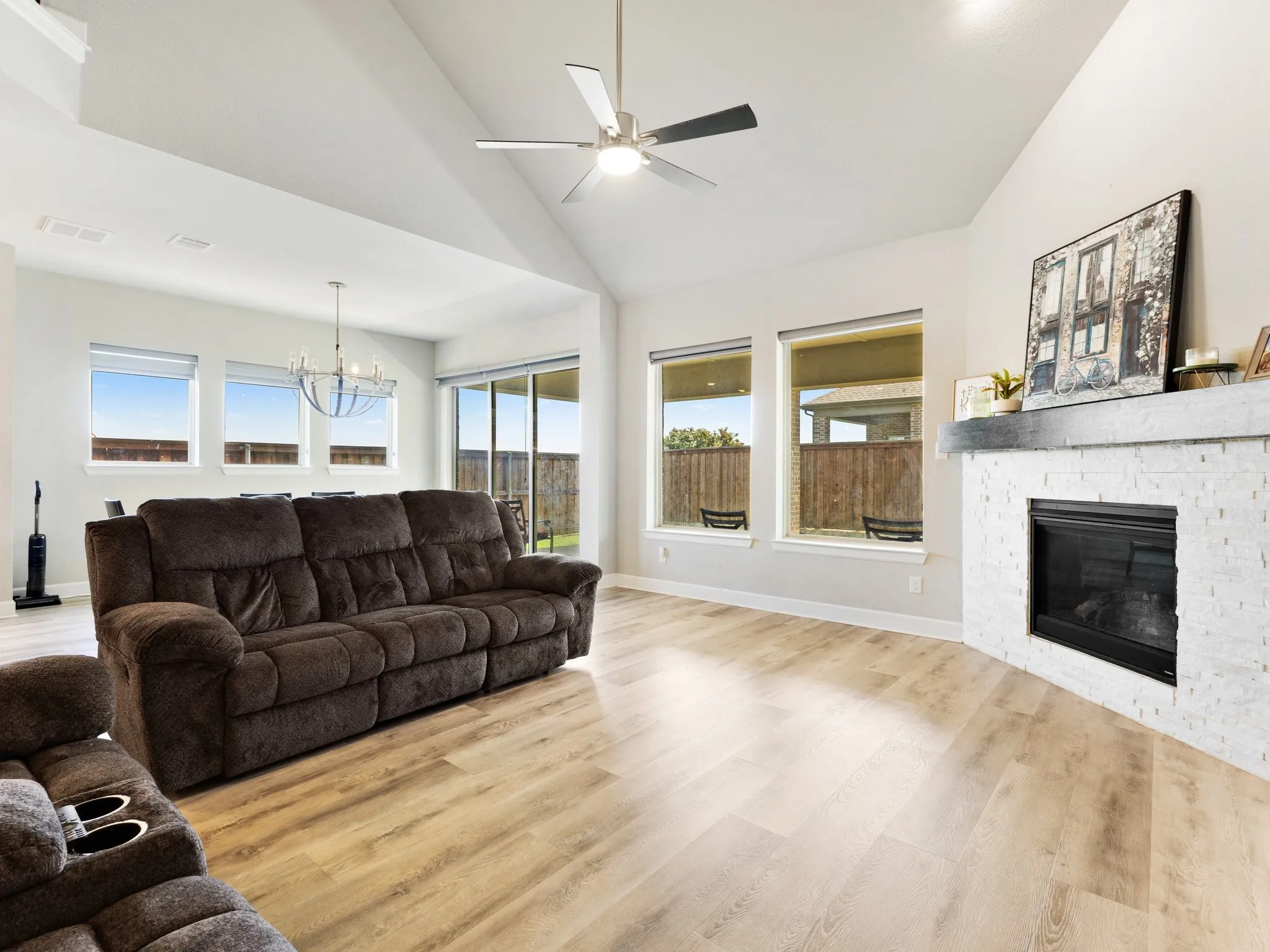Single Family Residence For Sale in Johnson County , 3204 Julian Street, Mansfield, Texas 76063, 4 Bedroom, 4 Bathroom, 2 Garage spaces, 3,286 Sqft, built in 2020, mls#21345467, Real Estate Agent in Mansfield, Homes For Sale in Johnson county, Homes For Sale in Mansfield, Realtor in Mansfield Texas, Real Estate Brokerage Independent Realty Texas, Luminita Cordes Realtor