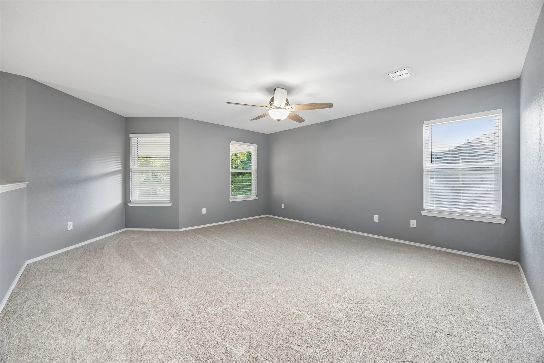 Single Family Residence For Sale in Denton County , 1145 Whispering Trail Circle, Lewisville, Texas 75067, 4 Bedroom, 3 Bathroom, 2 Garage spaces, 3,073 Sqft, built in 2002, mls#21345310, Real Estate Agent in Lewisville, Homes For Sale in Denton county, Homes For Sale in Lewisville, Realtor in Lewisville Texas, Real Estate Brokerage Independent Realty Texas, Luminita Cordes Realtor