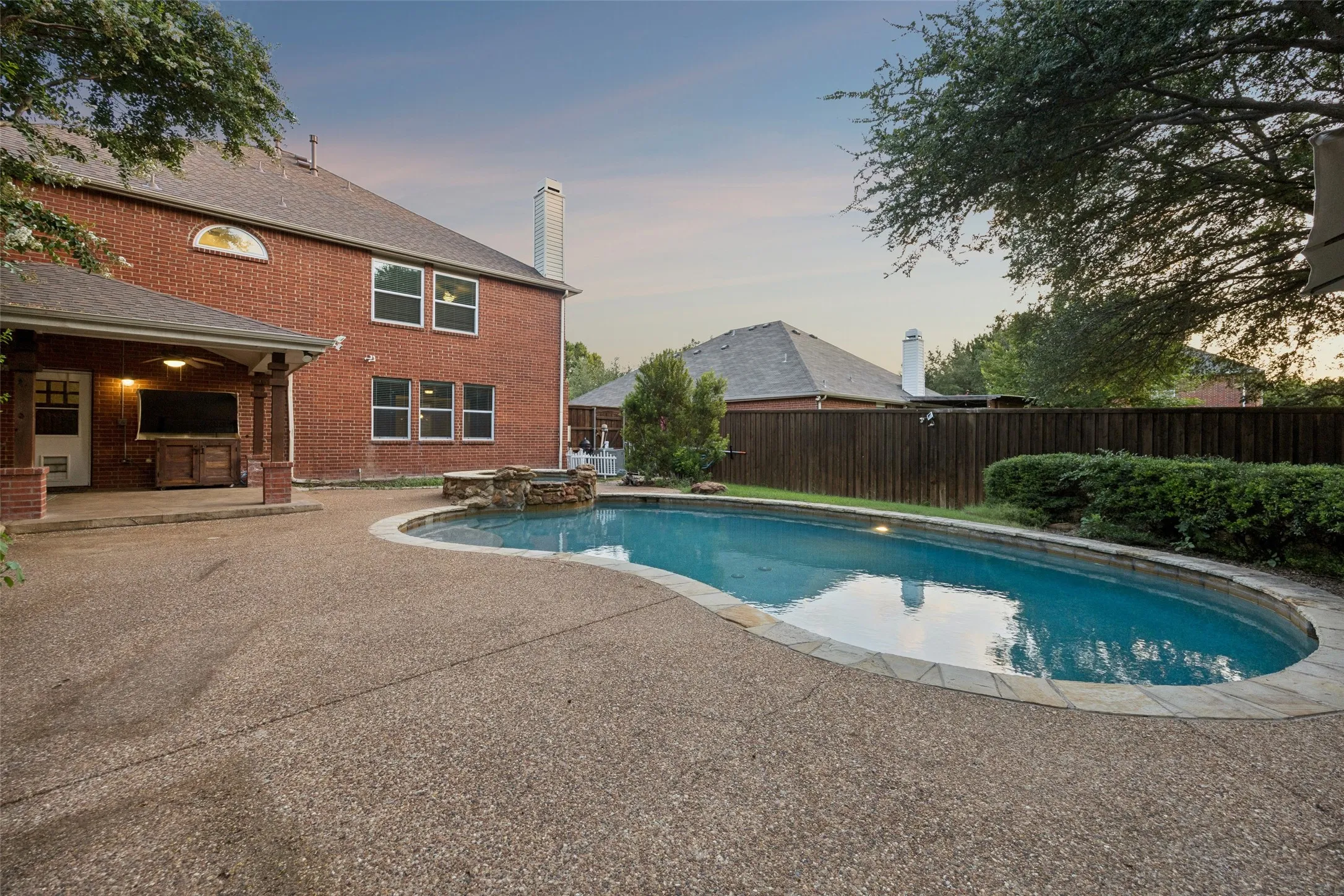 Single Family Residence For Sale in Denton County , 1145 Whispering Trail Circle, Lewisville, Texas 75067, 4 Bedroom, 3 Bathroom, 2 Garage spaces, 3,073 Sqft, built in 2002, mls#21345310, Real Estate Agent in Lewisville, Homes For Sale in Denton county, Homes For Sale in Lewisville, Realtor in Lewisville Texas, Real Estate Brokerage Independent Realty Texas, Luminita Cordes Realtor