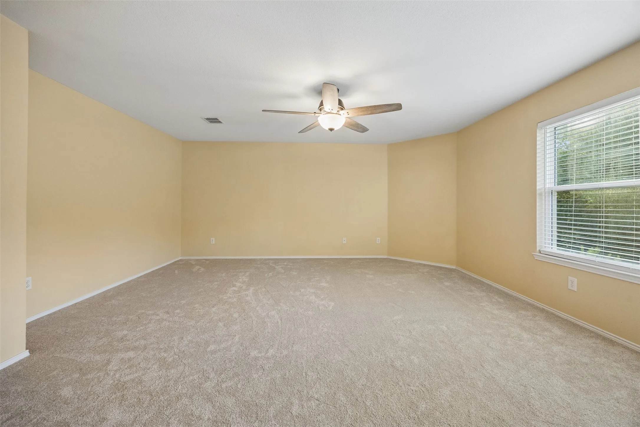 Single Family Residence For Sale in Denton County , 1145 Whispering Trail Circle, Lewisville, Texas 75067, 4 Bedroom, 3 Bathroom, 2 Garage spaces, 3,073 Sqft, built in 2002, mls#21345310, Real Estate Agent in Lewisville, Homes For Sale in Denton county, Homes For Sale in Lewisville, Realtor in Lewisville Texas, Real Estate Brokerage Independent Realty Texas, Luminita Cordes Realtor
